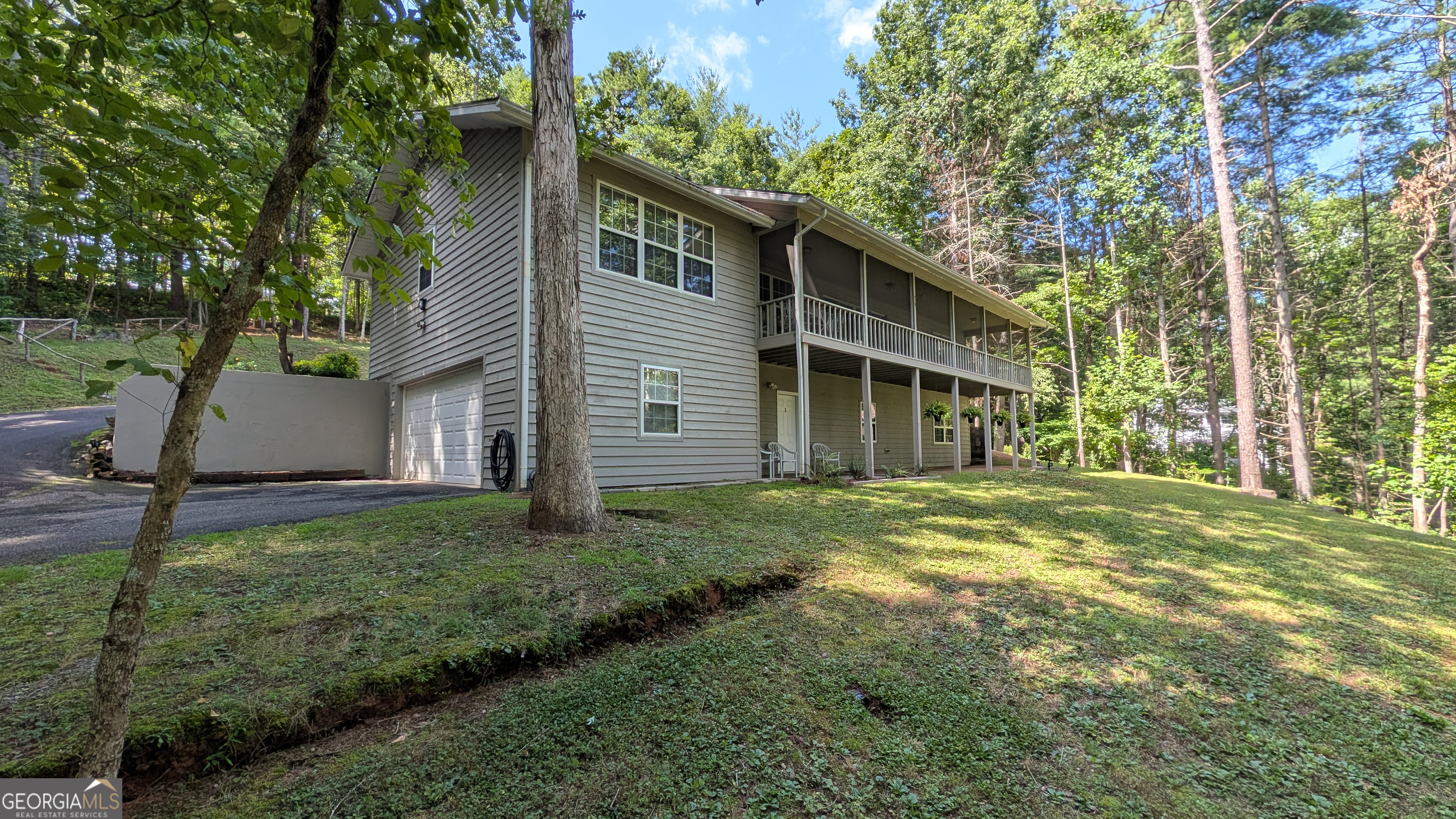 5302 Summer Wood Lane Property Photo 3