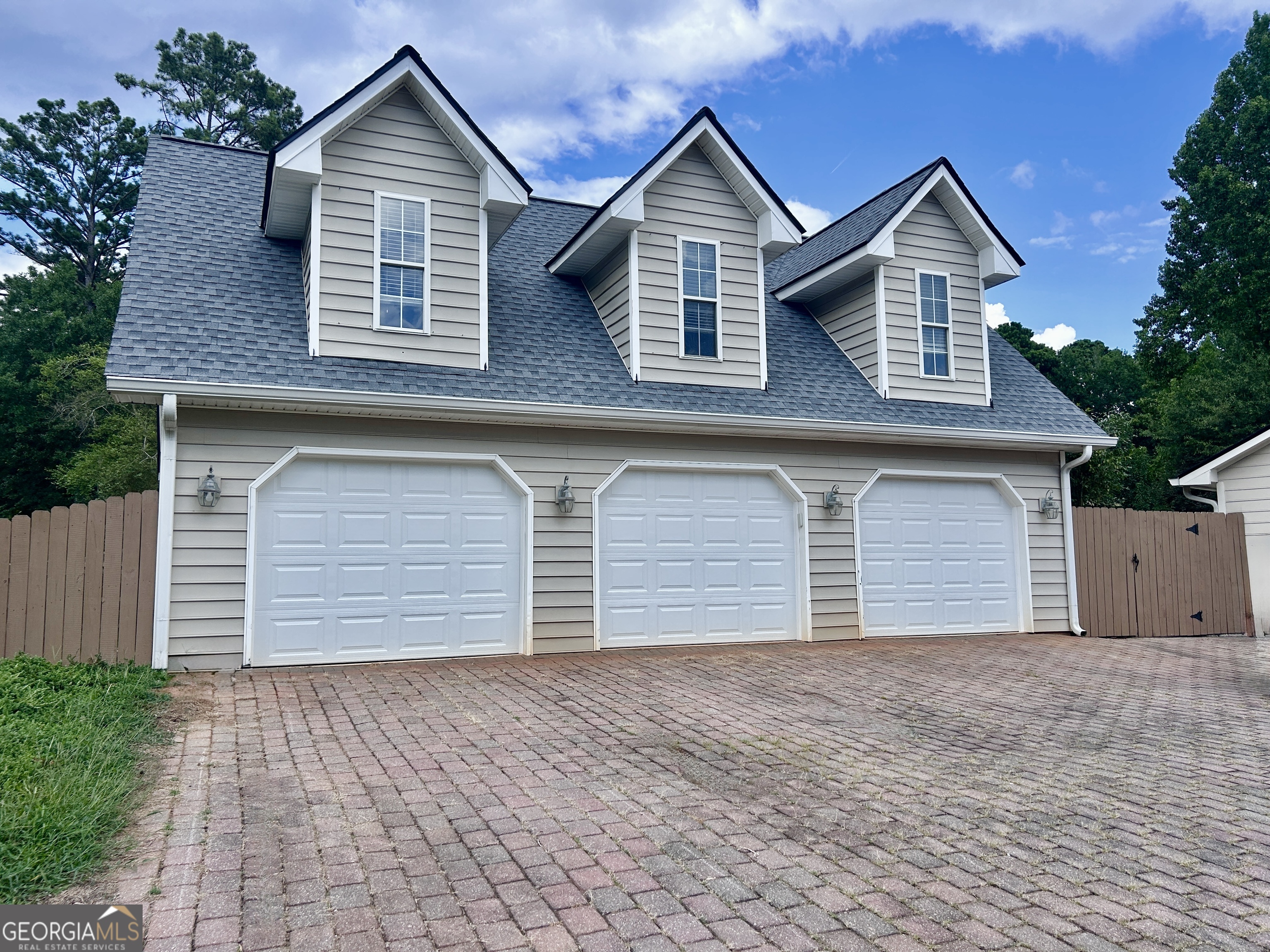 200 Hedgewood Court Property Photo 4