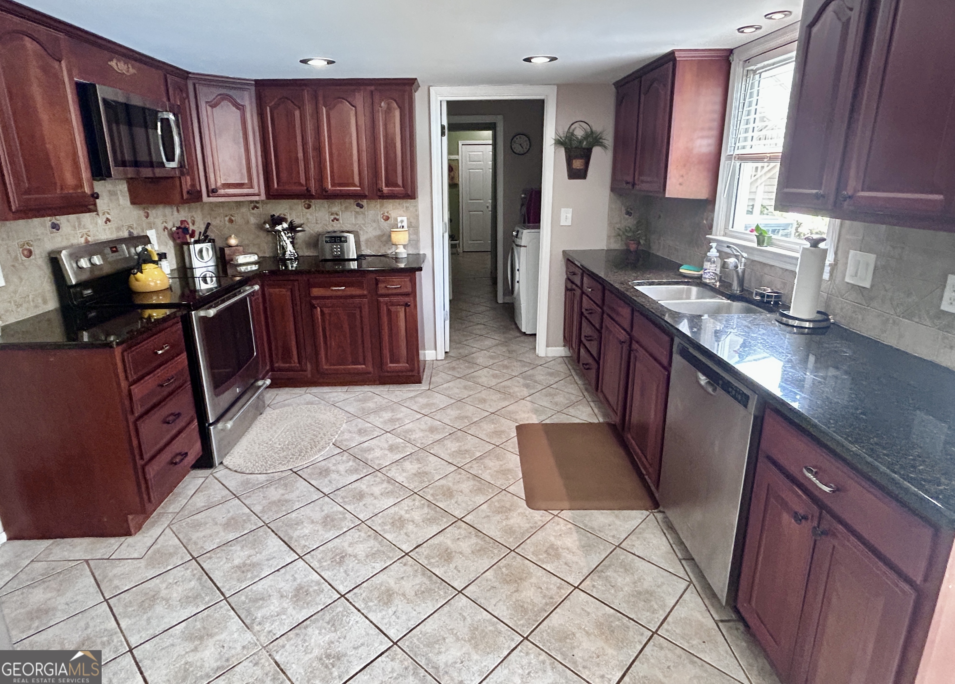 200 Hedgewood Court Property Photo 10