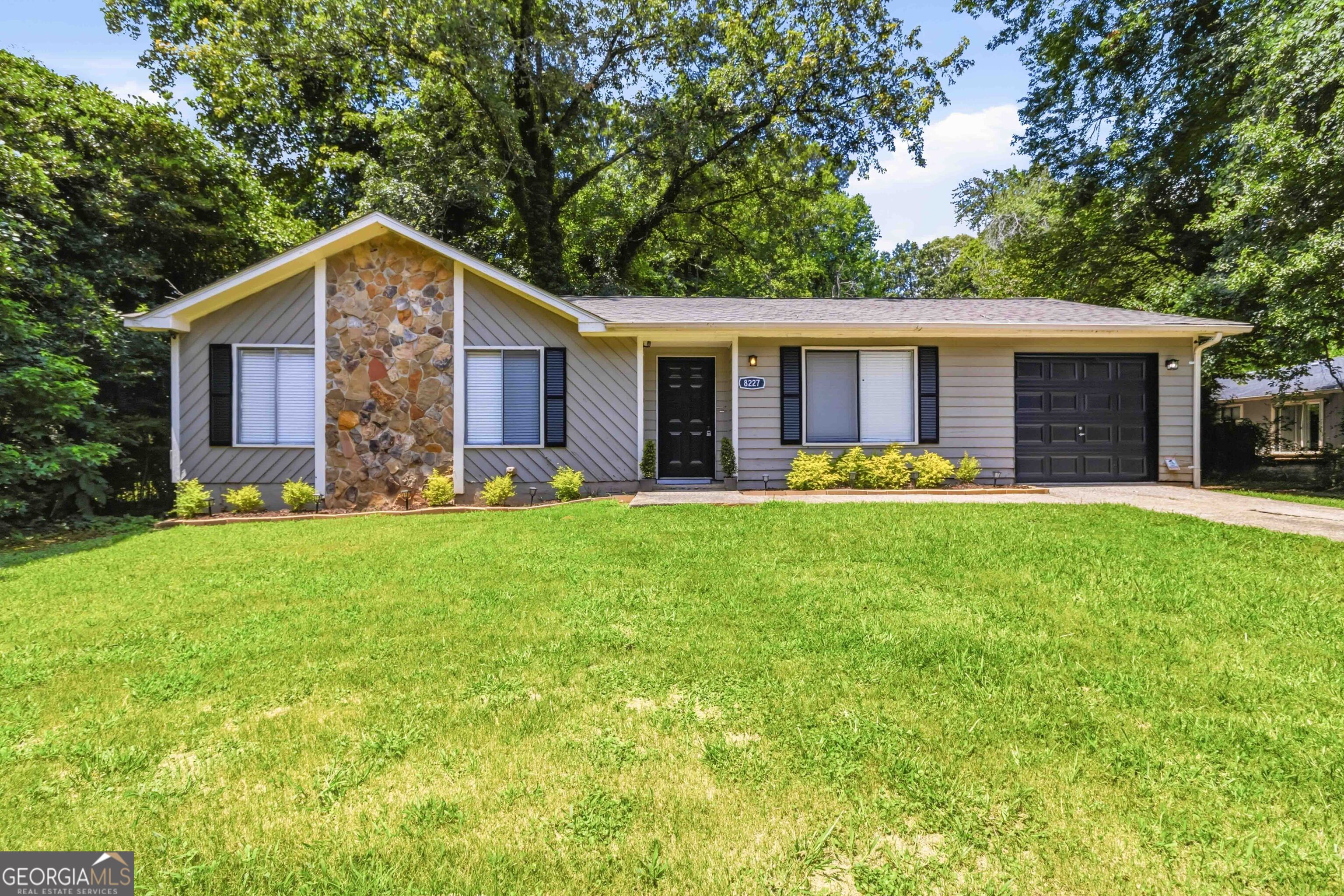8227 Englewood Trail Property Photo 2