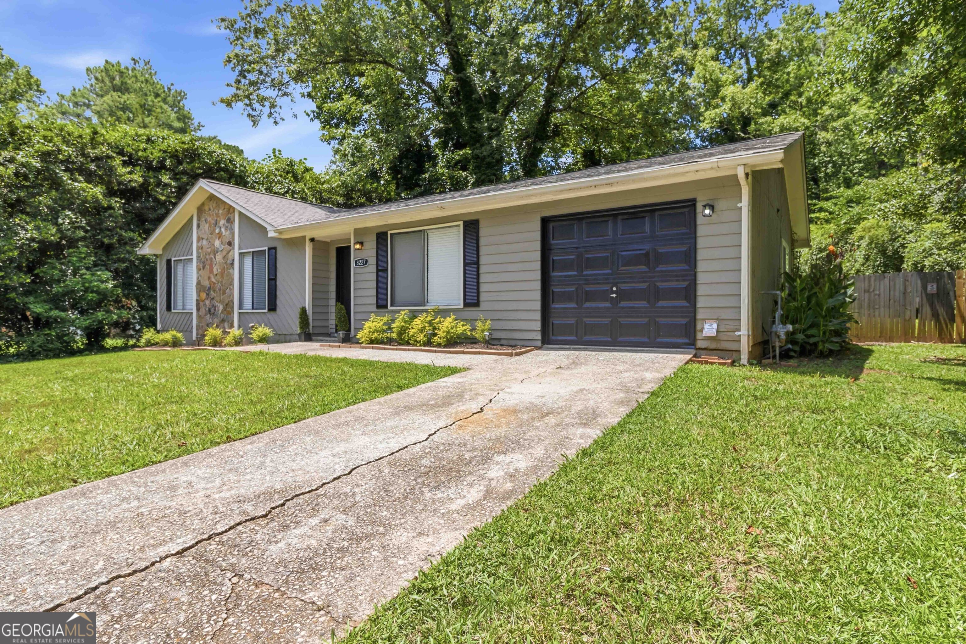 8227 Englewood Trail Property Photo 4