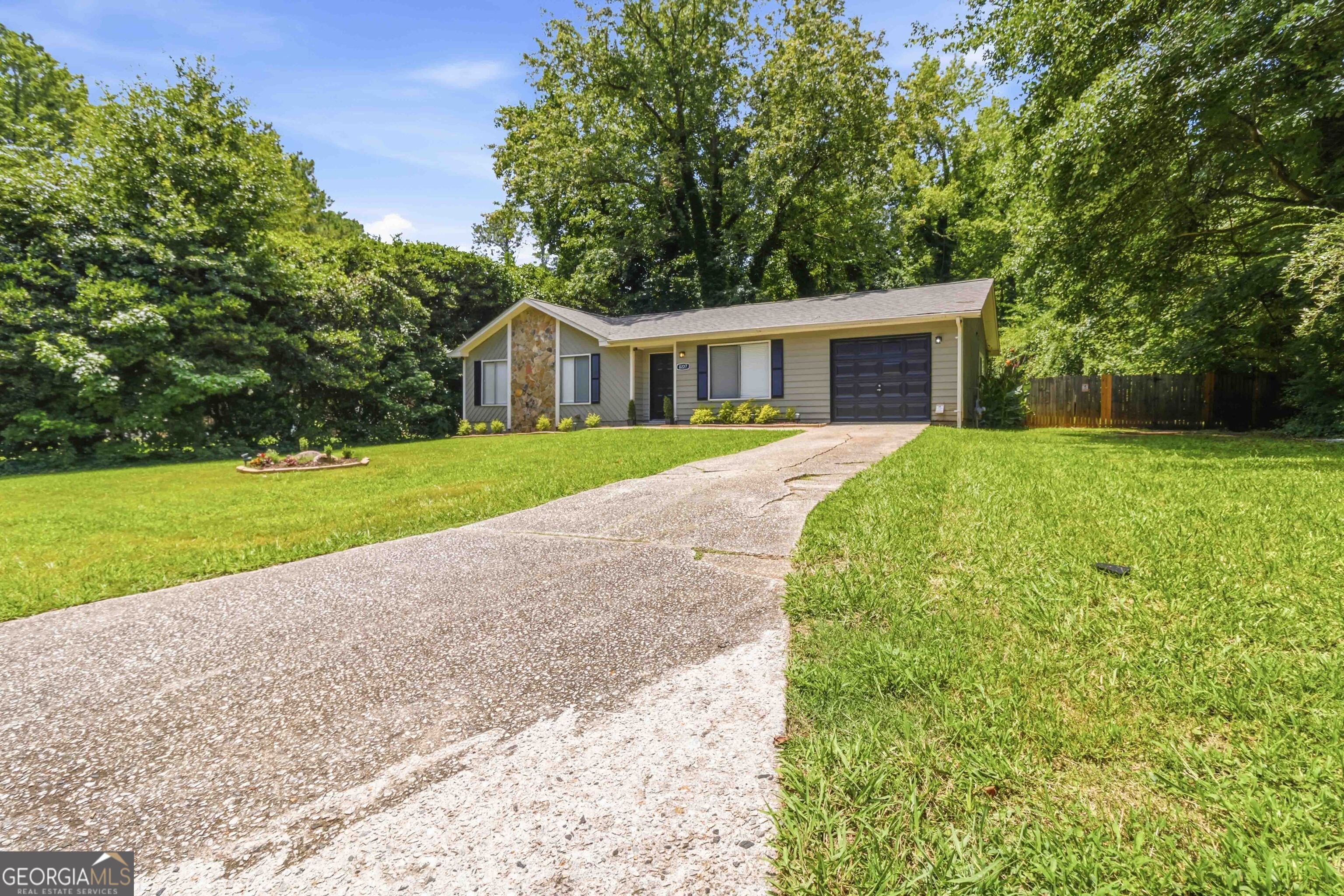 8227 Englewood Trail Property Photo 5
