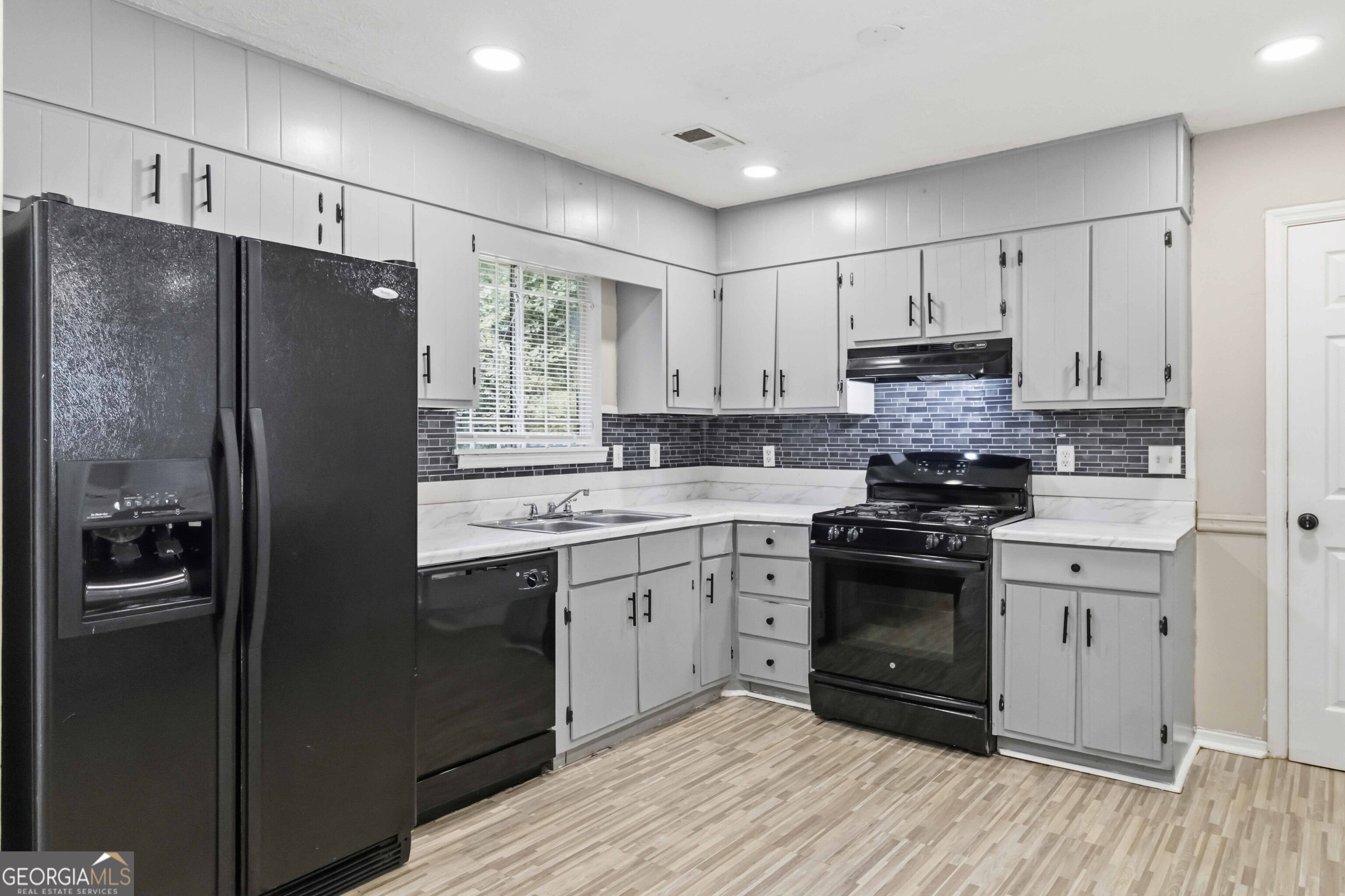 8227 Englewood Trail Property Photo 8