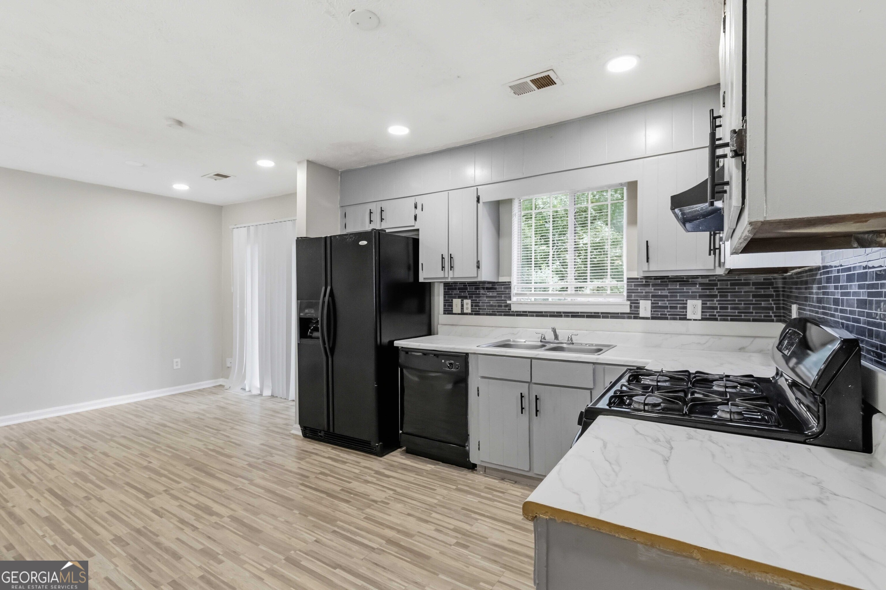 8227 Englewood Trail Property Photo 10