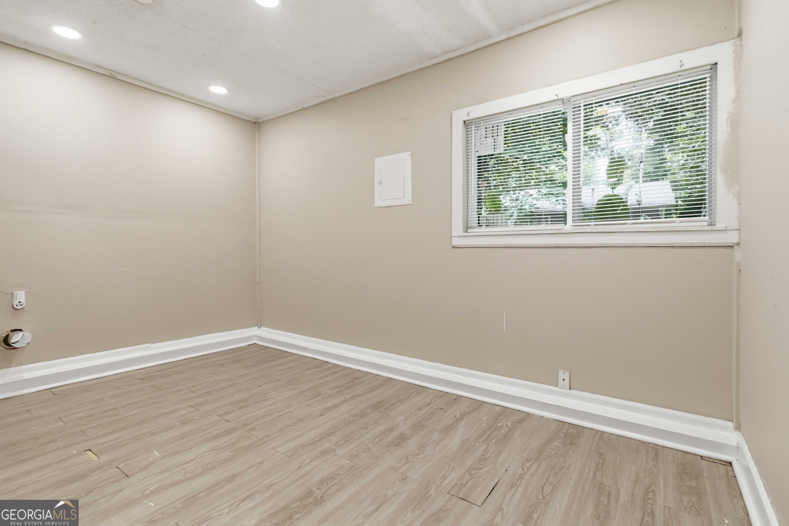 8227 Englewood Trail Property Photo 12