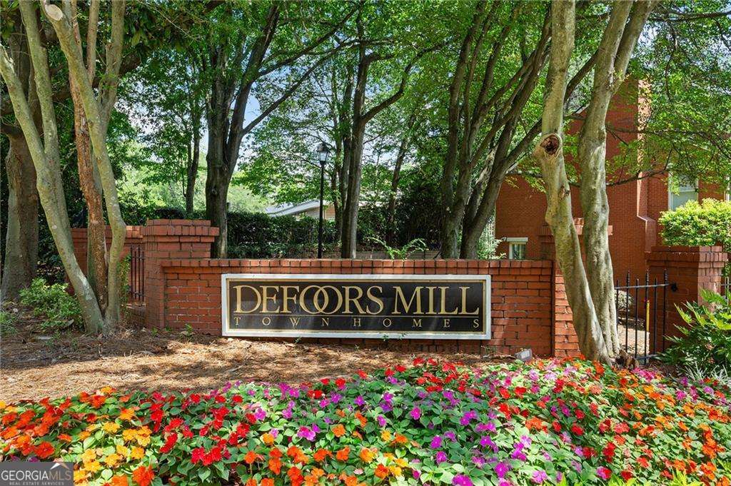 501 Defoors Mill Circle Nw Property Photo 3