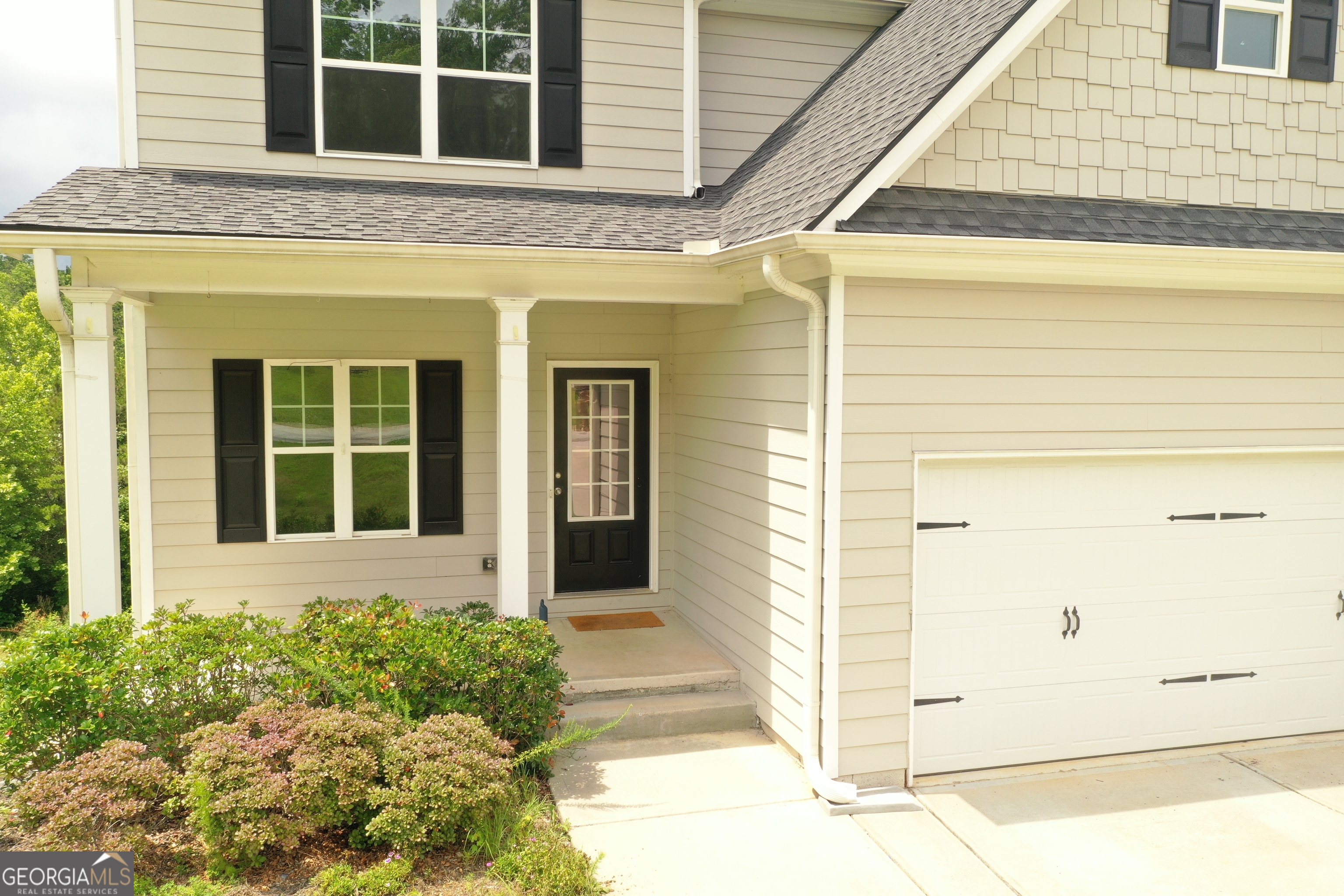 987 Soapstone Drive Property Photo 4
