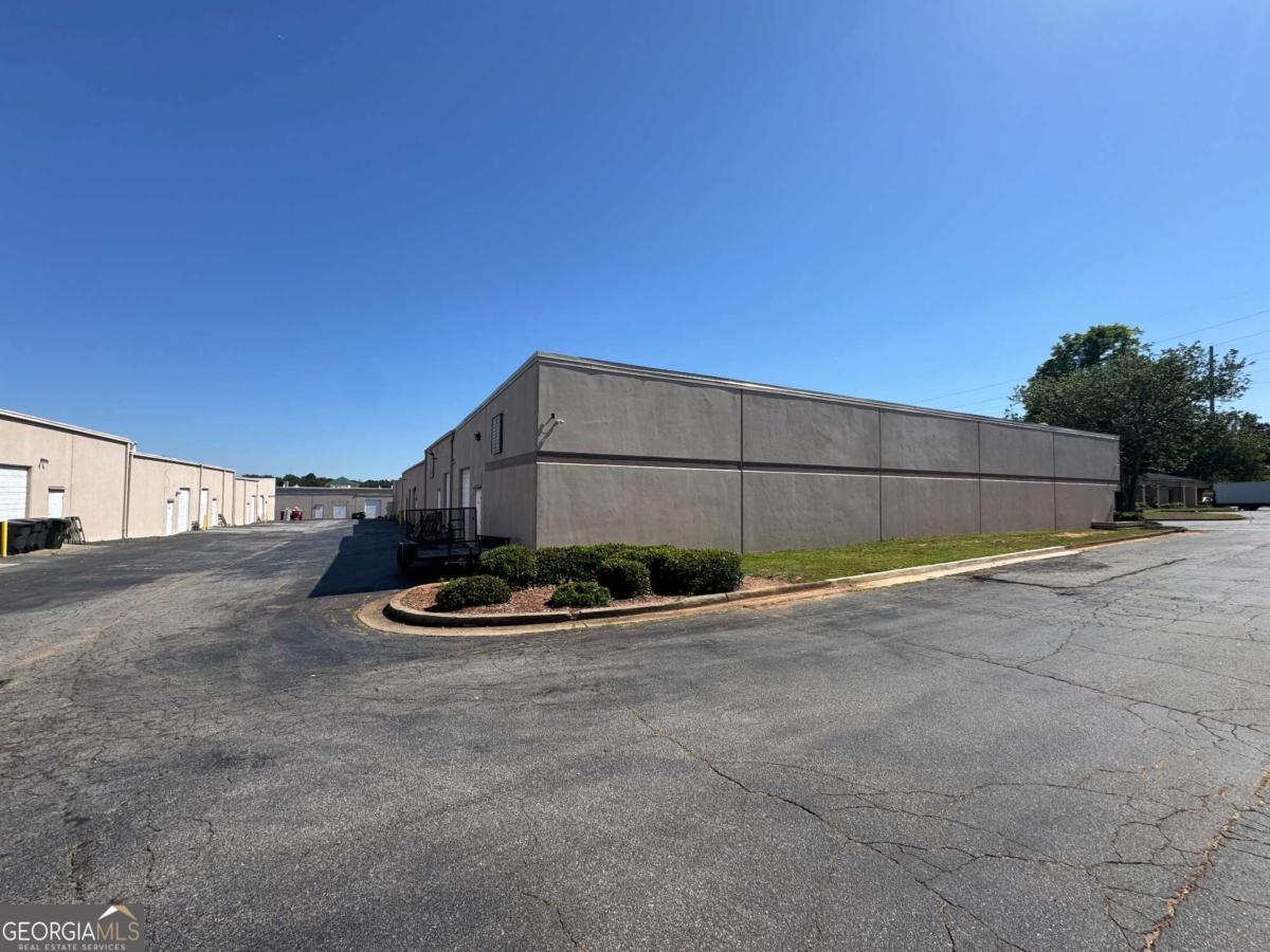 6069 Oakbrook Parkway Property Photo 11