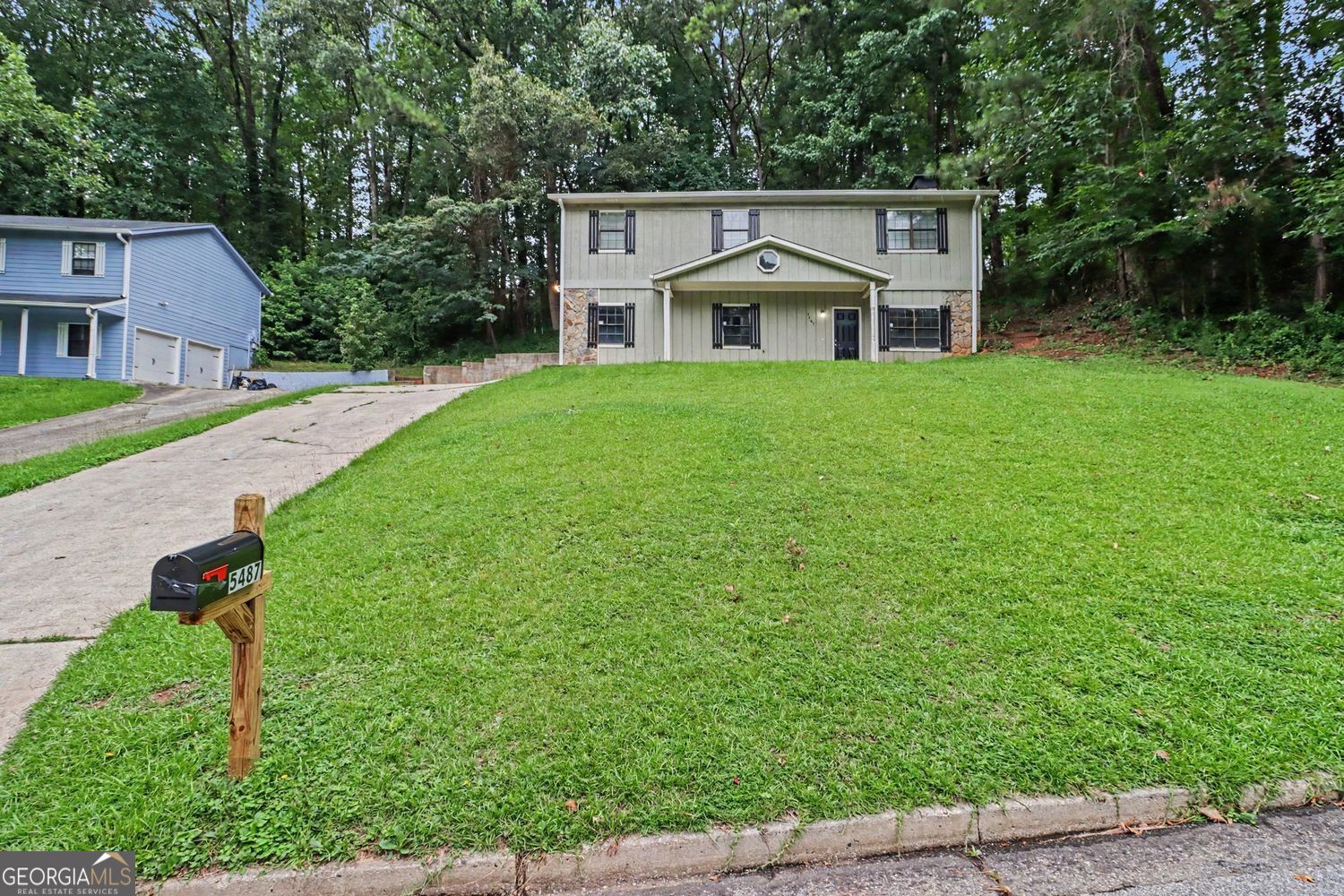 5487 Hall Circle Property Photo 4