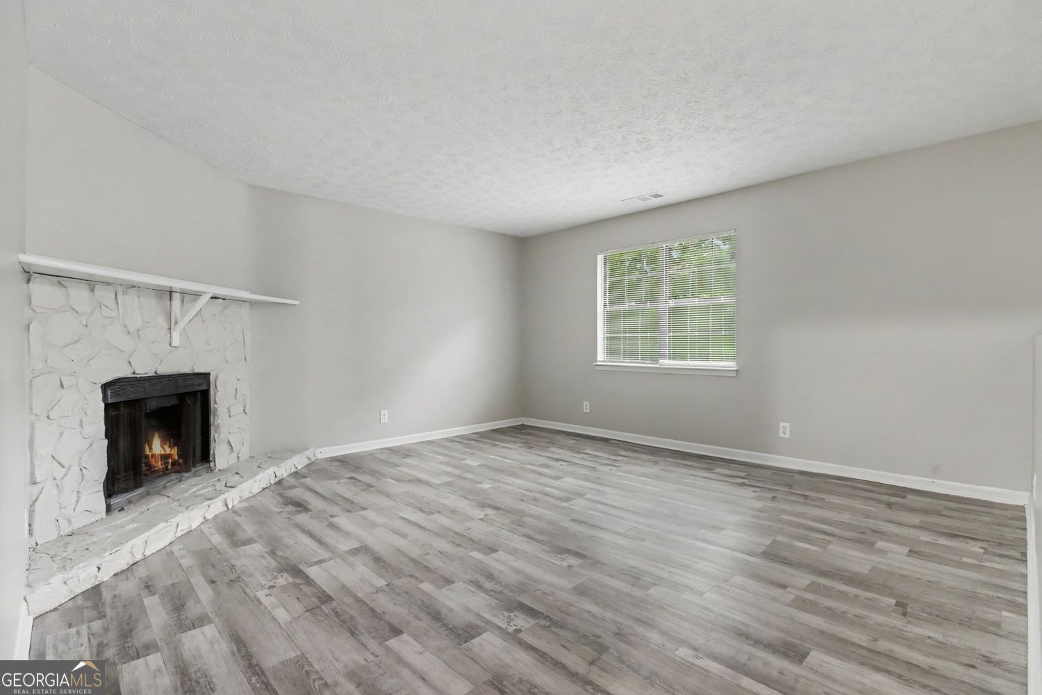 5487 Hall Circle Property Photo 7