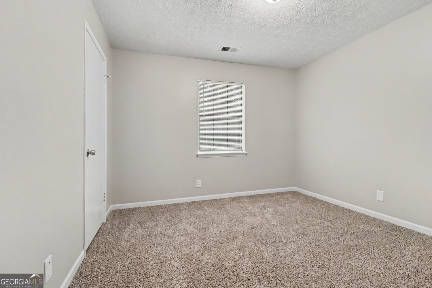5487 Hall Circle Property Photo 14