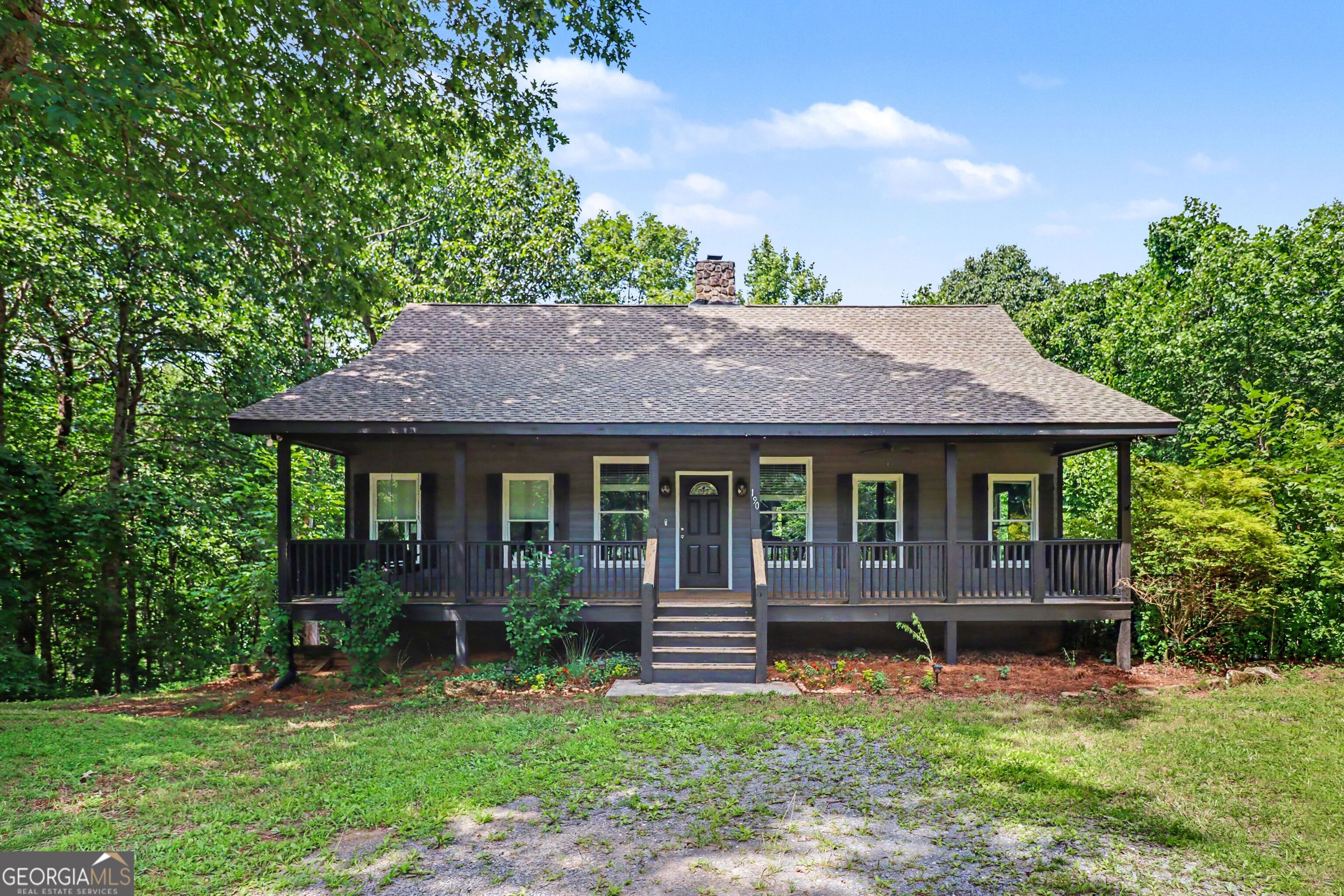 190 Poplar Drive N Property Photo 1