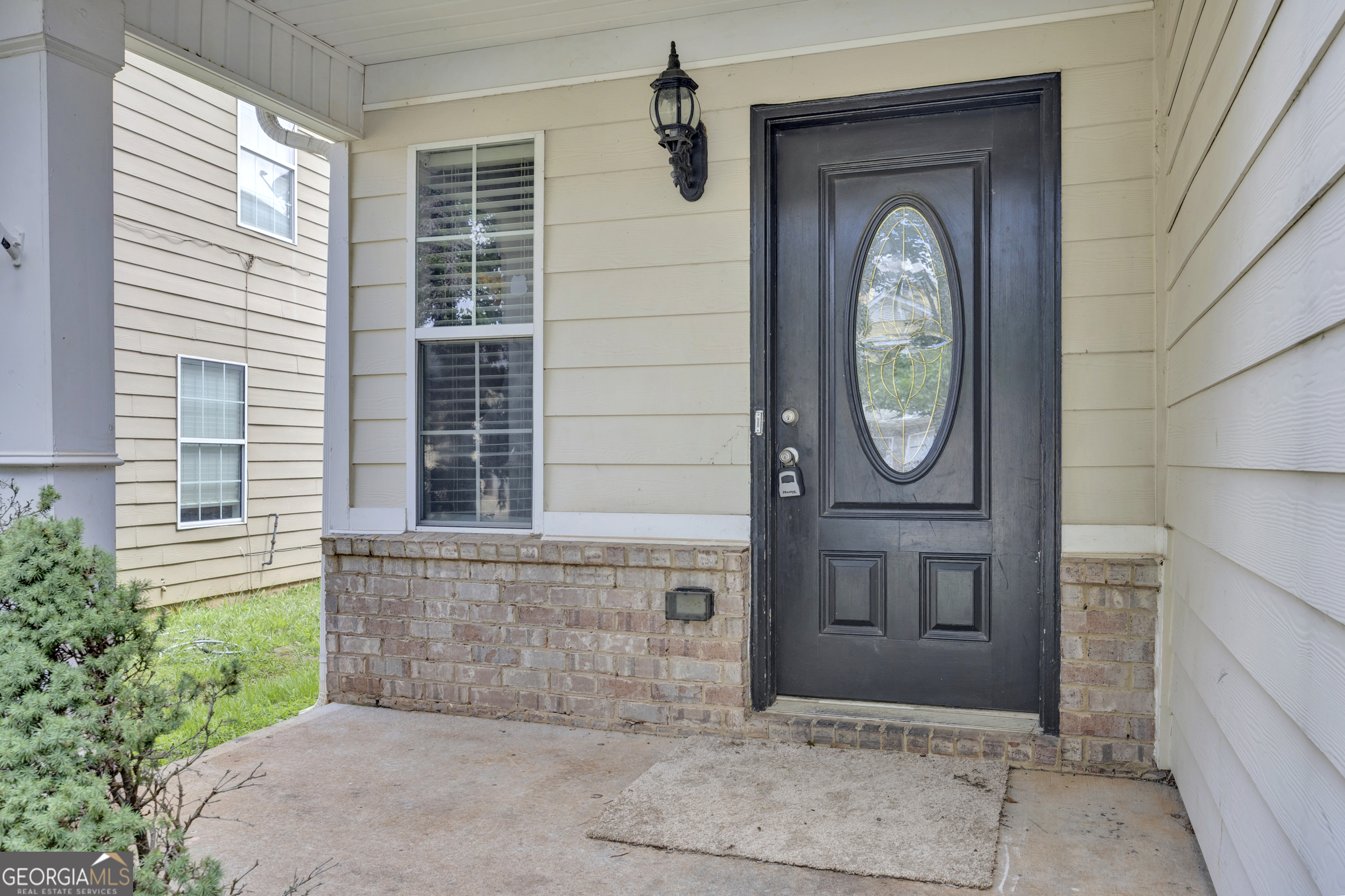 2416 Cornell Circle Property Photo 2