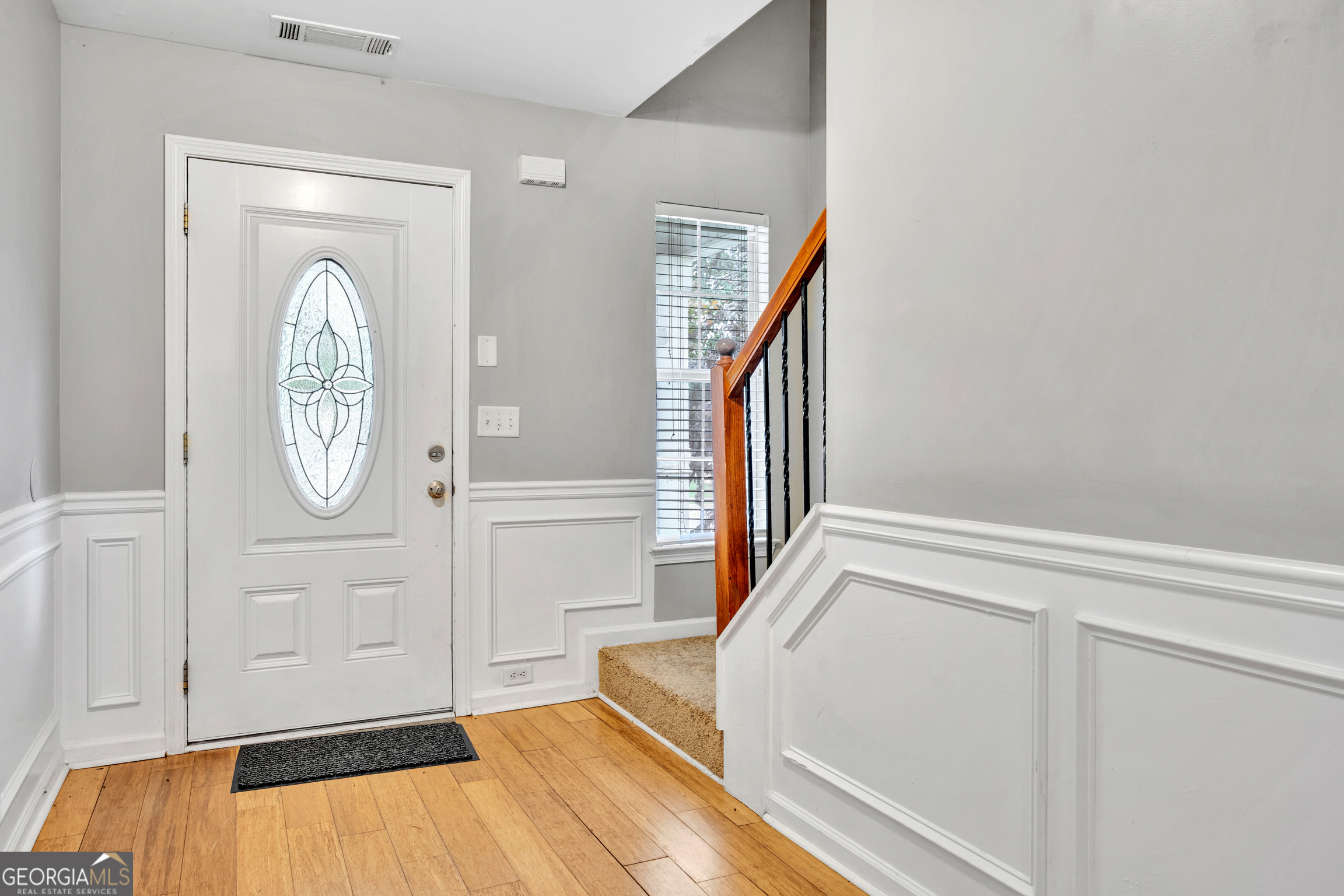 2416 Cornell Circle Property Photo 3