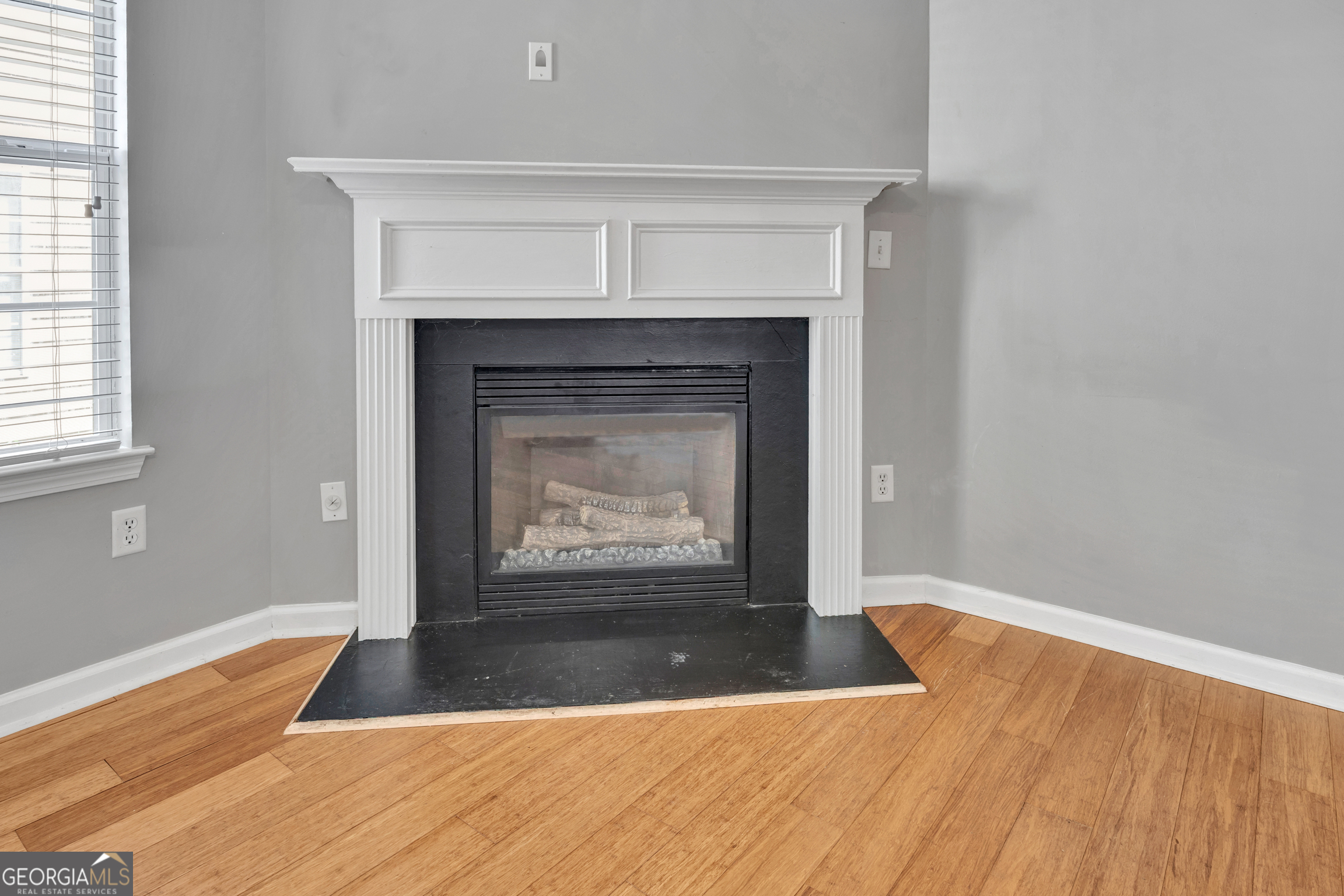 2416 Cornell Circle Property Photo 9