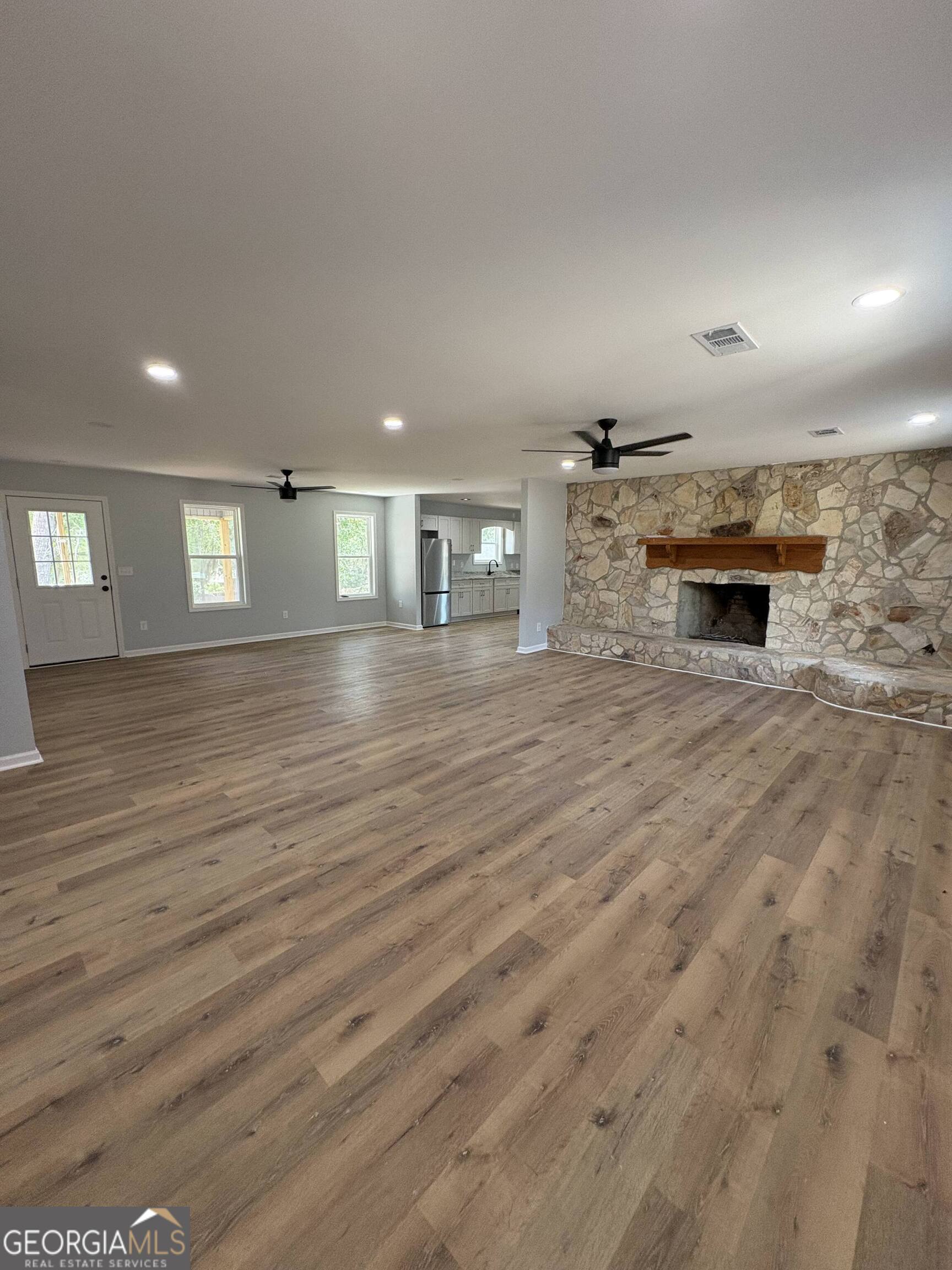 501 Hillside Drive Property Photo 2