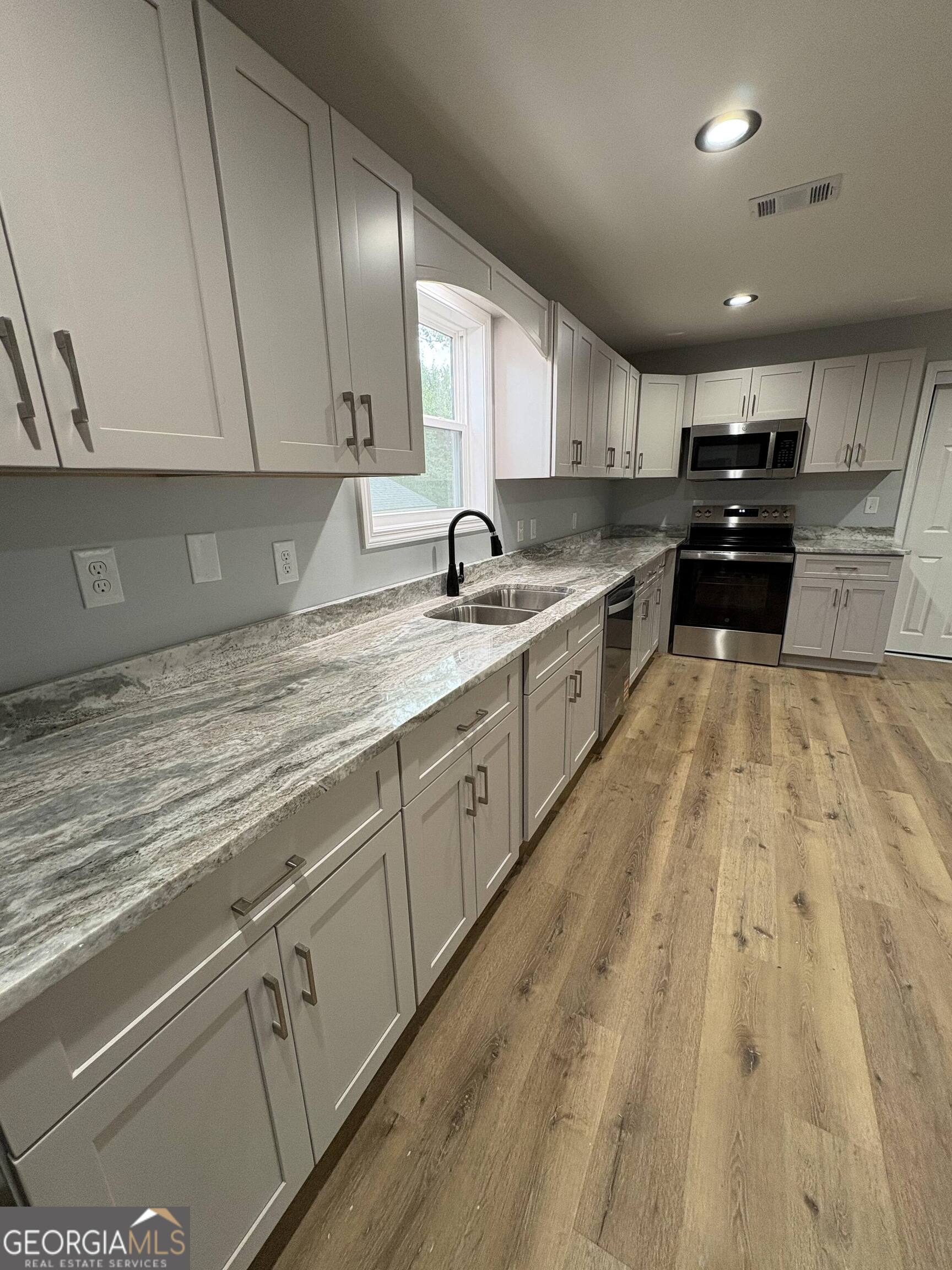 501 Hillside Drive Property Photo 15