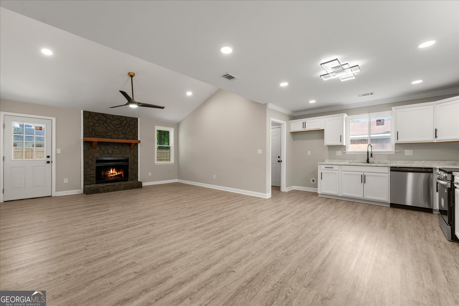 1894 Neptune Drive Property Photo 2