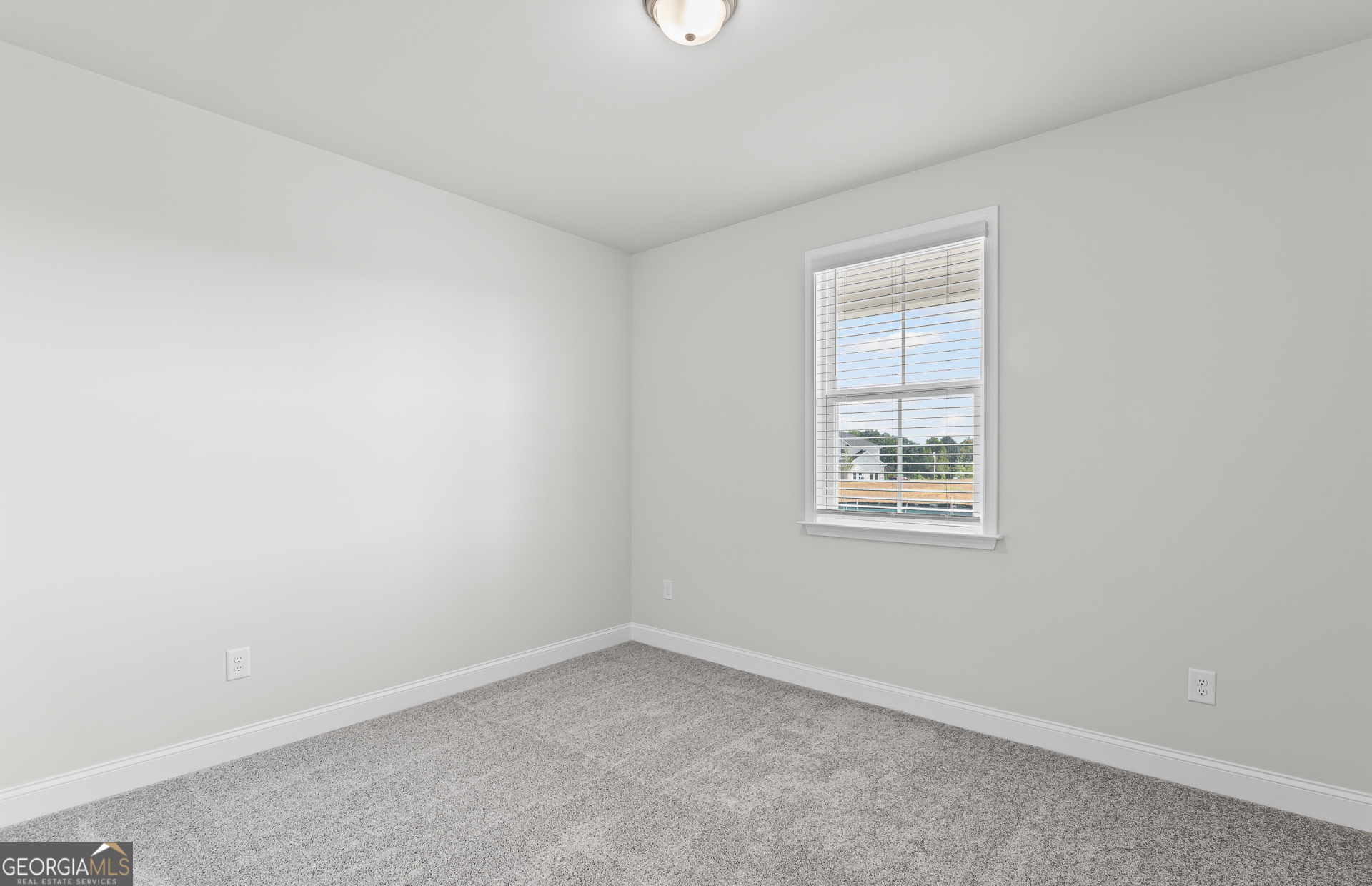 280 Nesta Grove Drive Property Photo 4