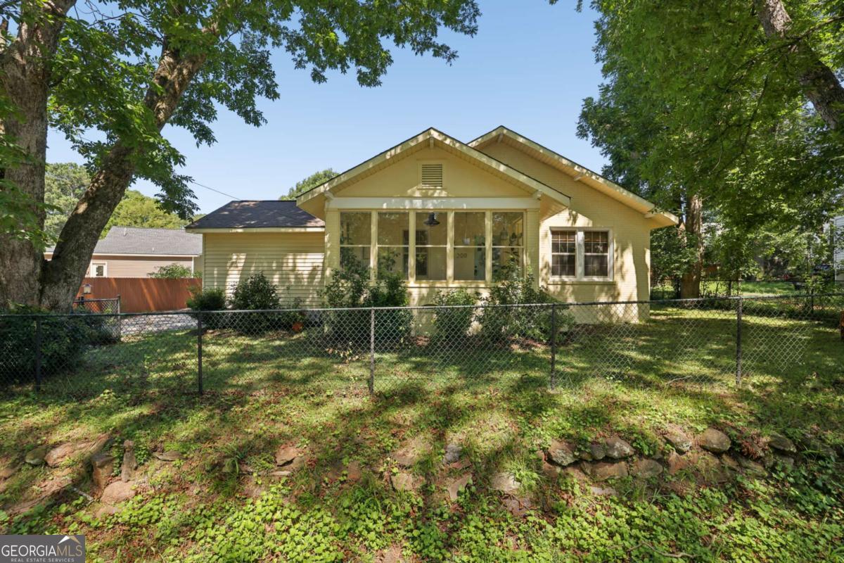 200 S Jackson Street Property Photo 1