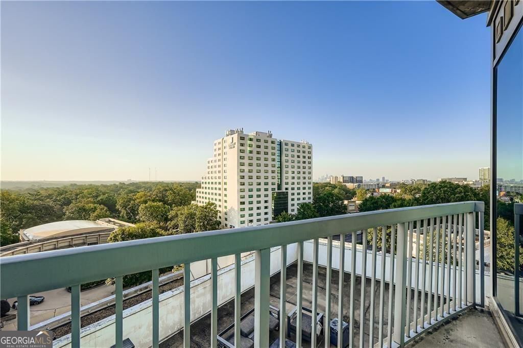 3324 Peachtree Road # 902 Property Photo 2