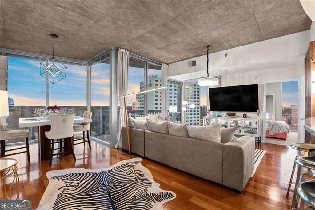 3324 Peachtree Road # 902 Property Photo 3