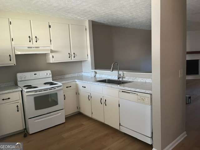 1290 Knoll Court Nw # B Property Photo 3