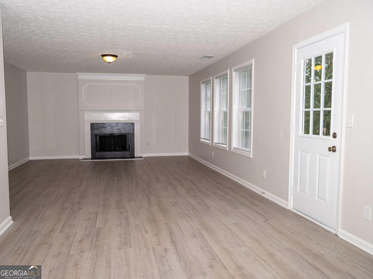 1860 Pinehurst View Drive Property Photo 7