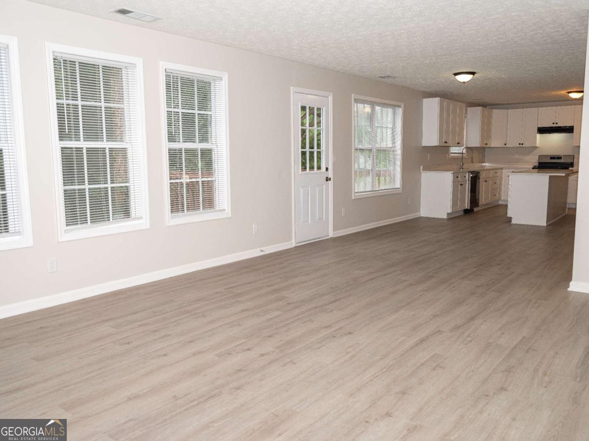 1860 Pinehurst View Drive Property Photo 8