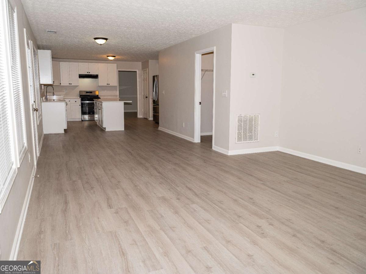1860 Pinehurst View Drive Property Photo 9