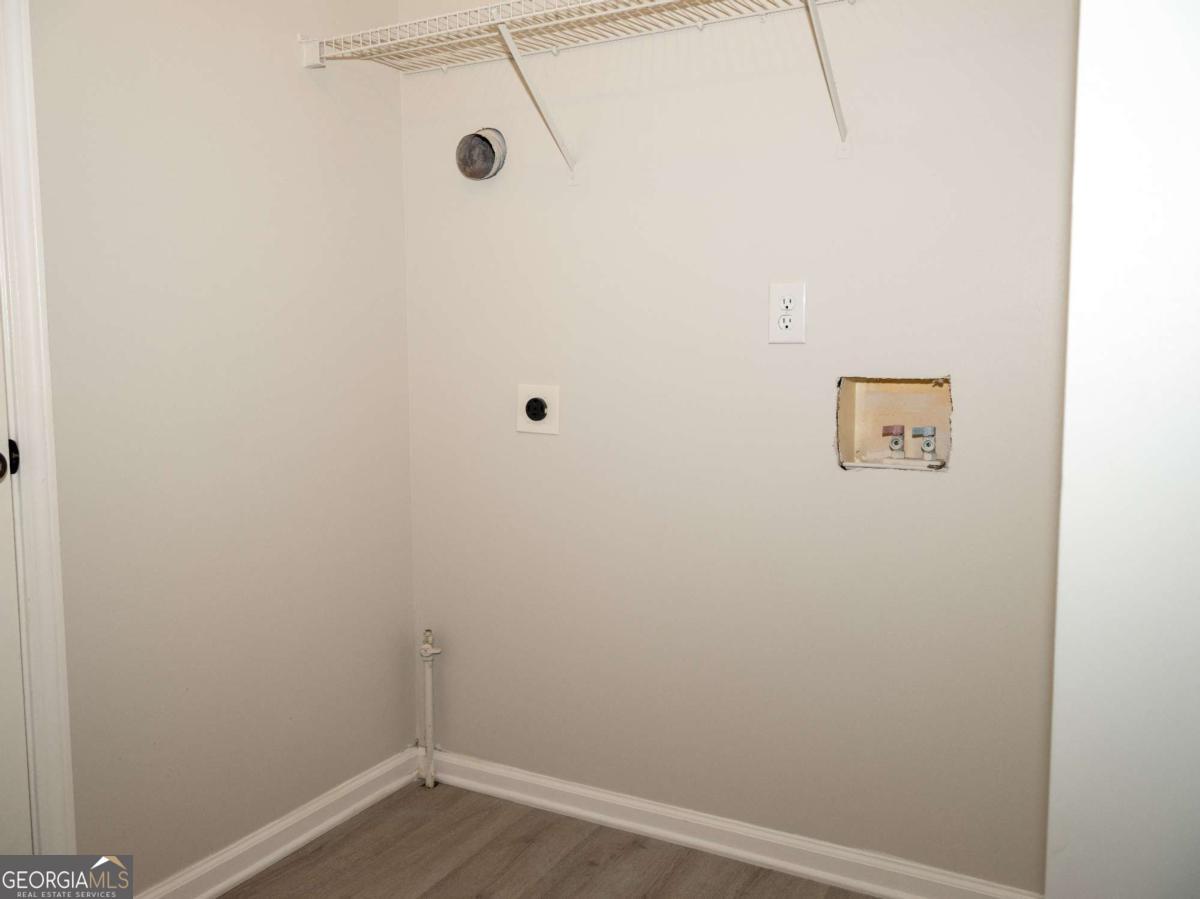 1860 Pinehurst View Drive Property Photo 15