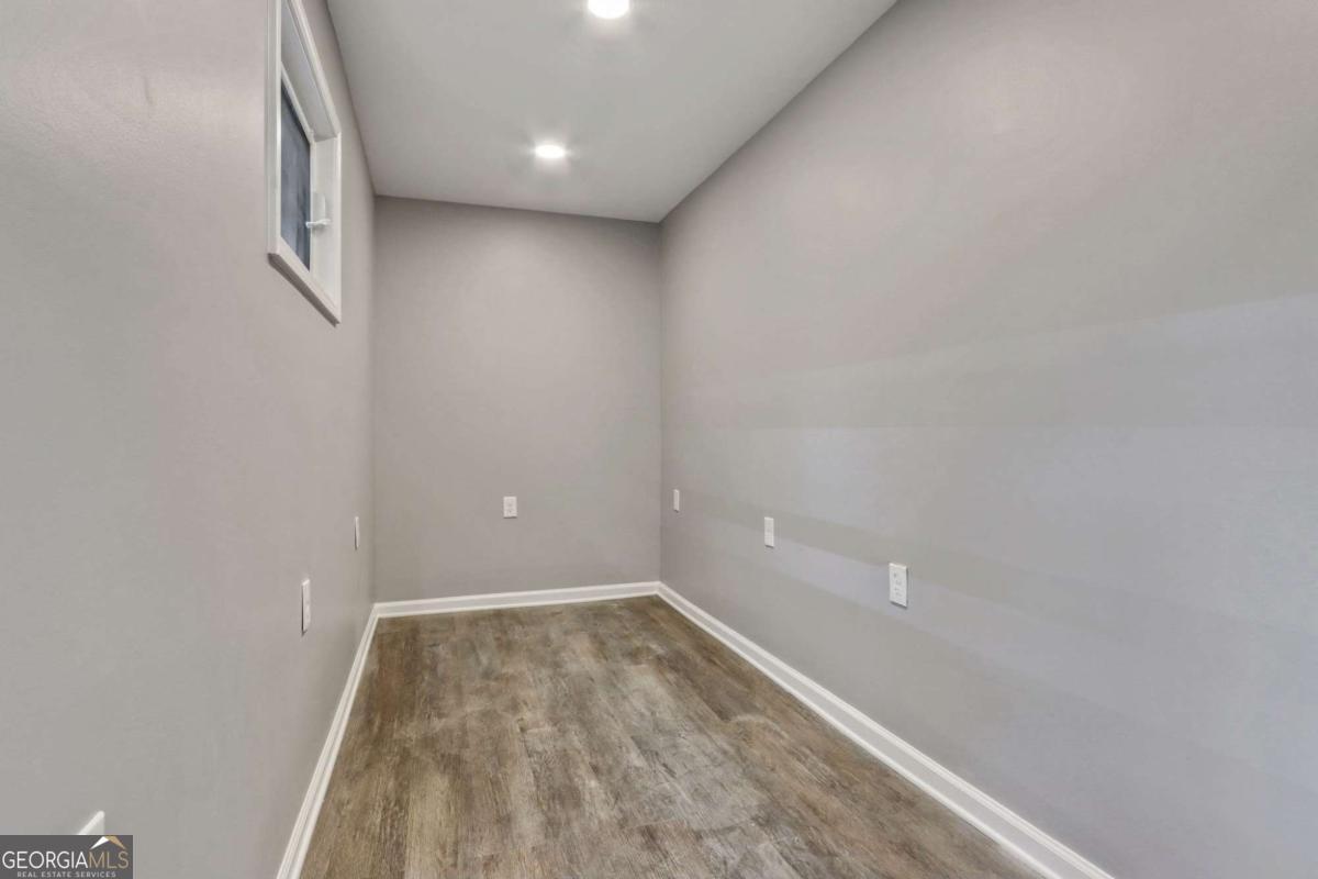 135 Mansell Place # 303 Property Photo 11
