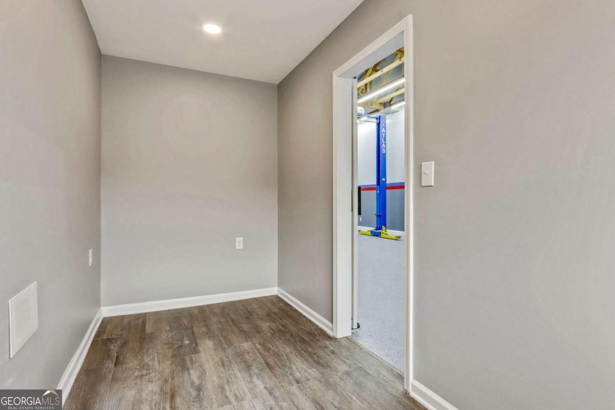 135 Mansell Place # 303 Property Photo 12