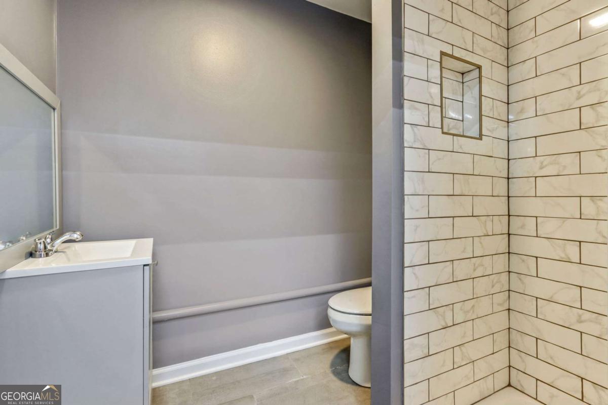 135 Mansell Place # 303 Property Photo 14