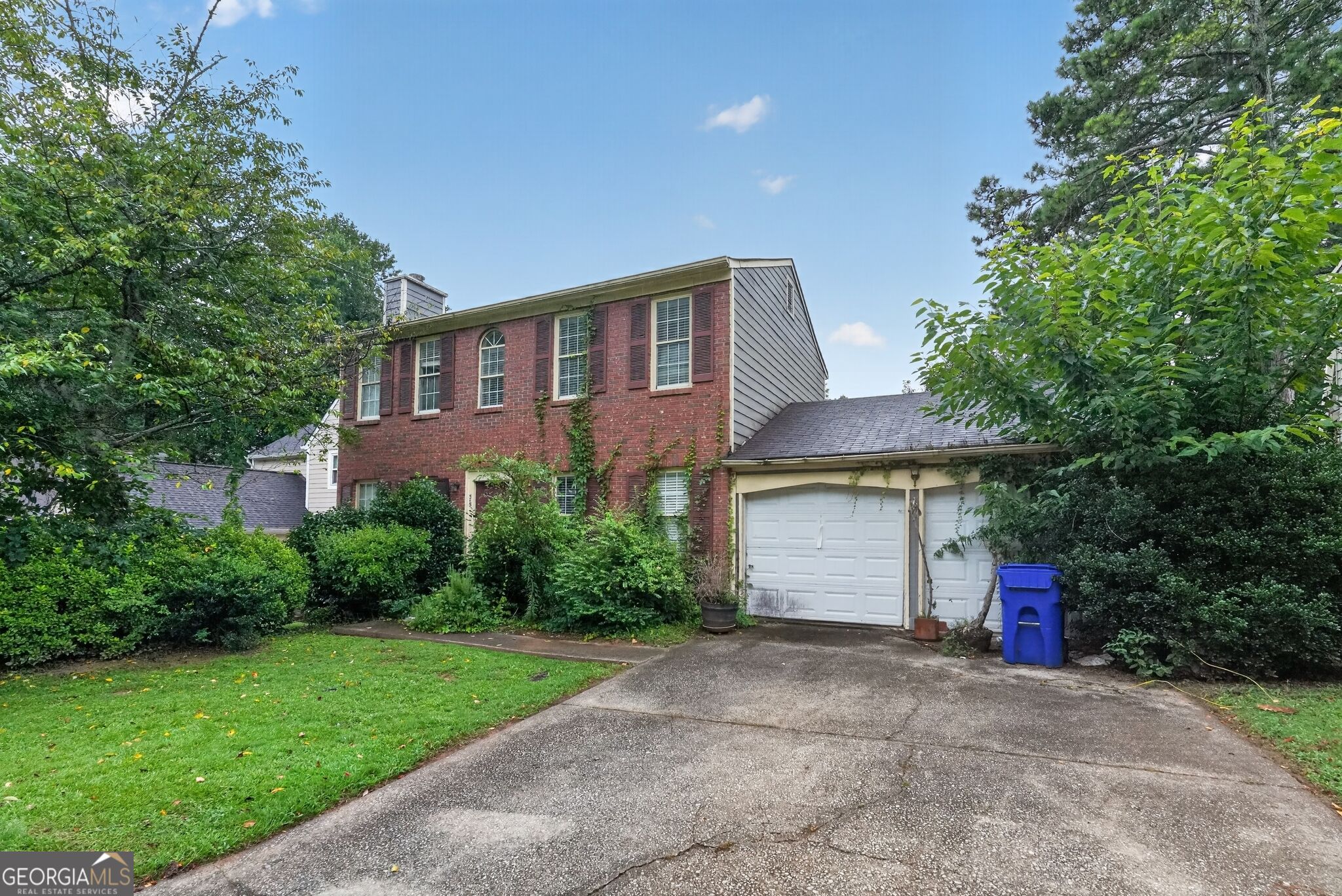 585 Woodcrest Manor Drive Property Photo 2