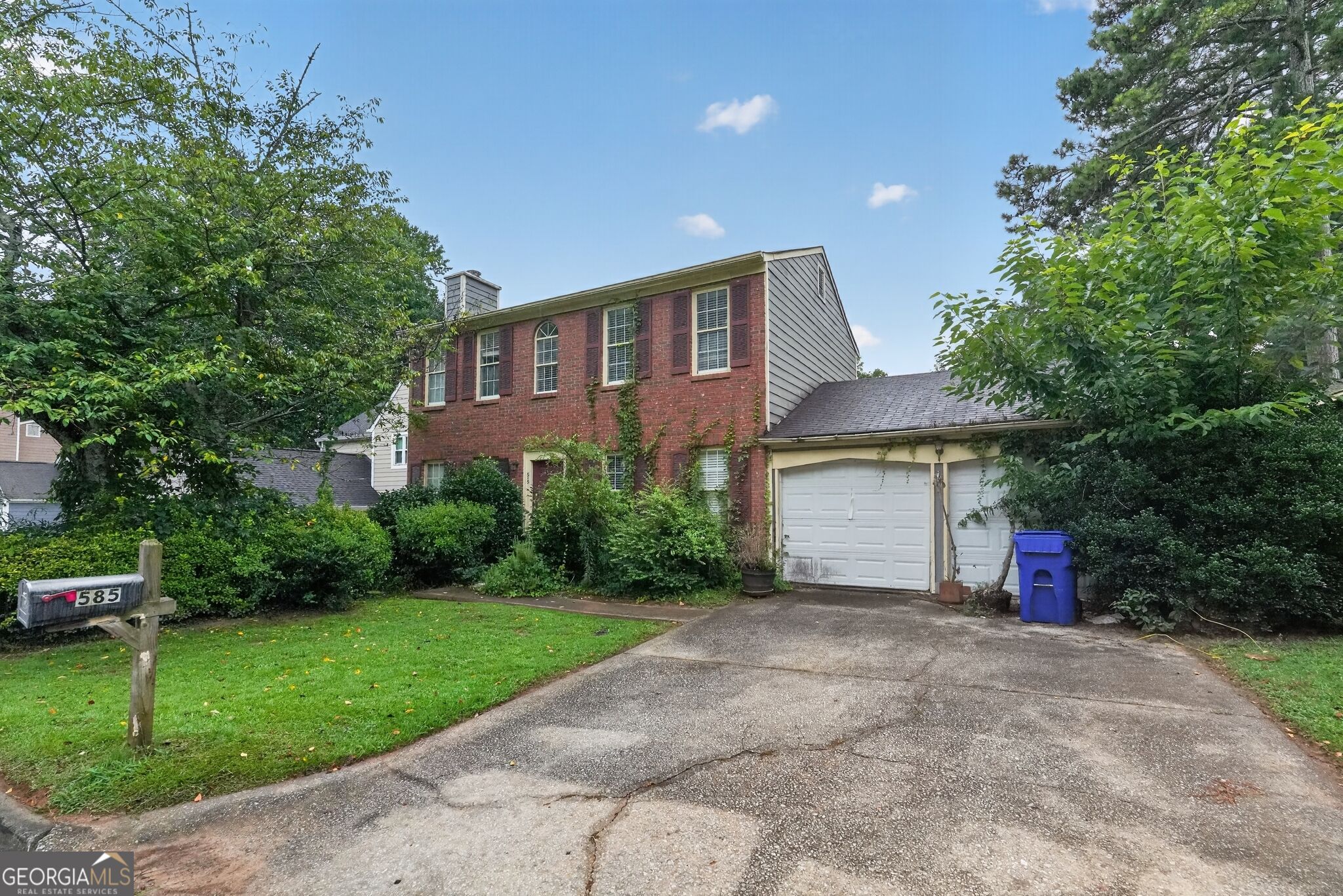 585 Woodcrest Manor Drive Property Photo 3