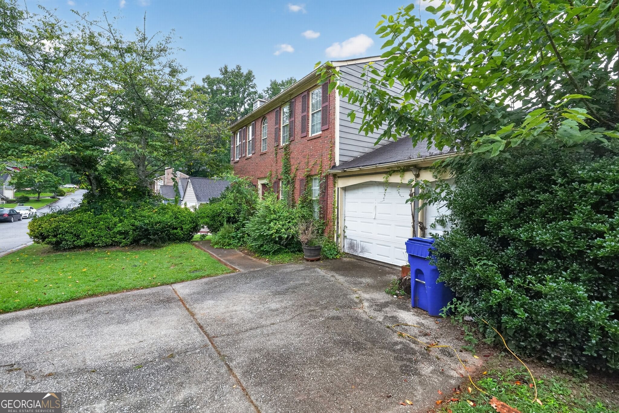 585 Woodcrest Manor Drive Property Photo 7