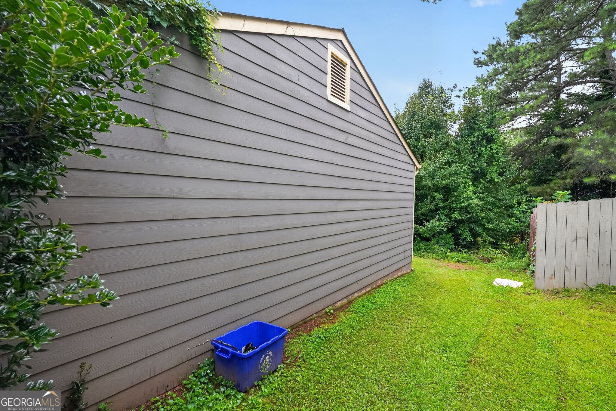 585 Woodcrest Manor Drive Property Photo 8