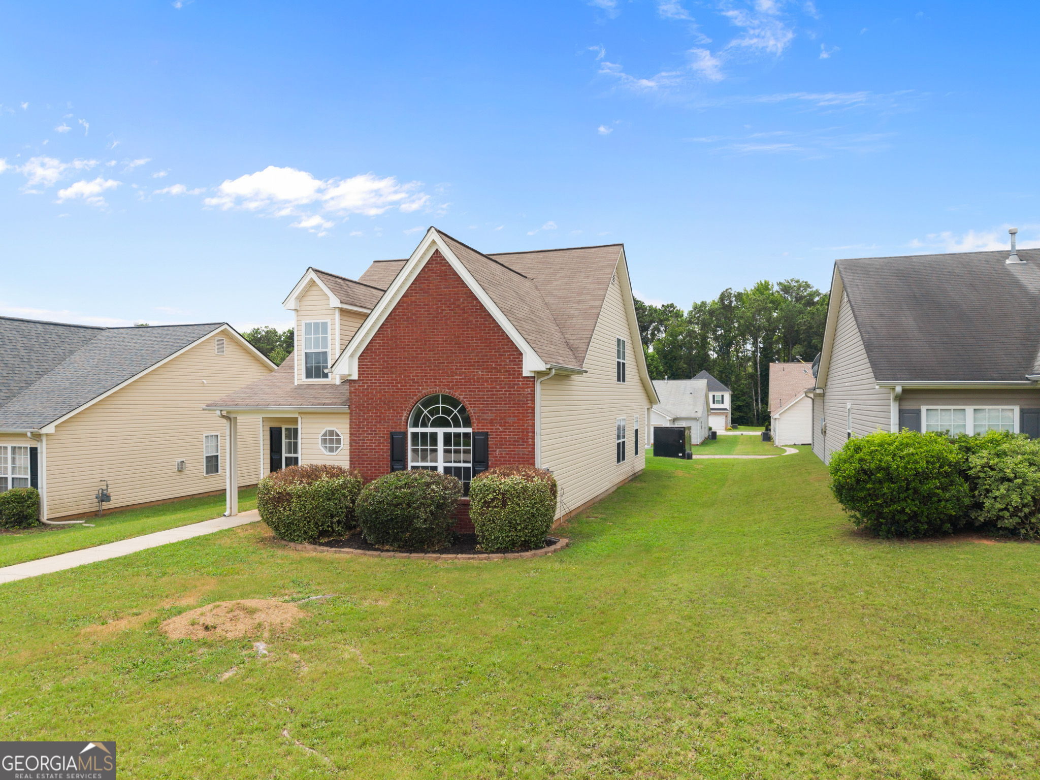 1470 Lafayette Square Property Photo 3