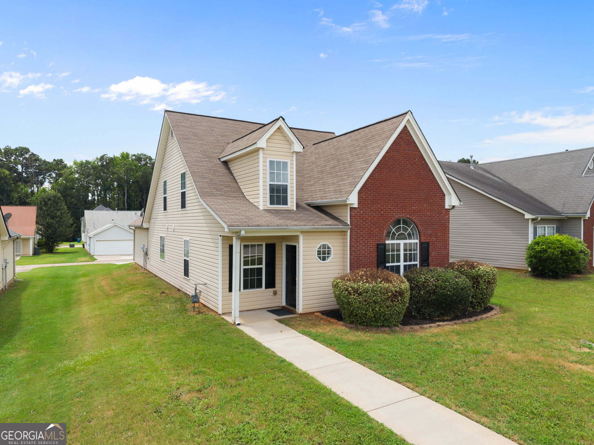 1470 Lafayette Square Property Photo 4