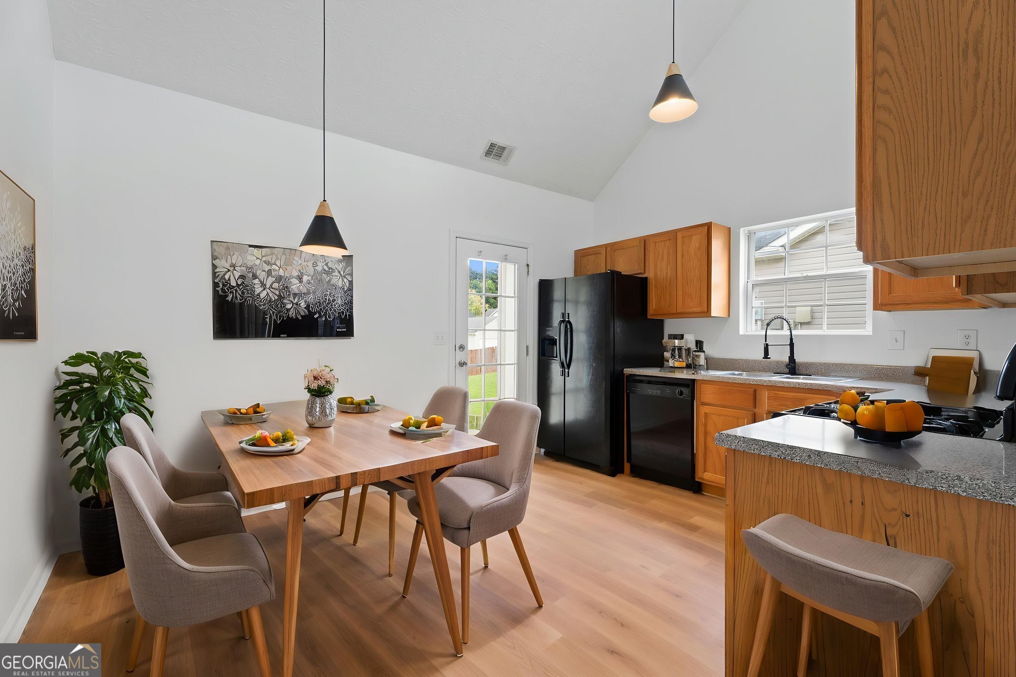 1470 Lafayette Square Property Photo 15