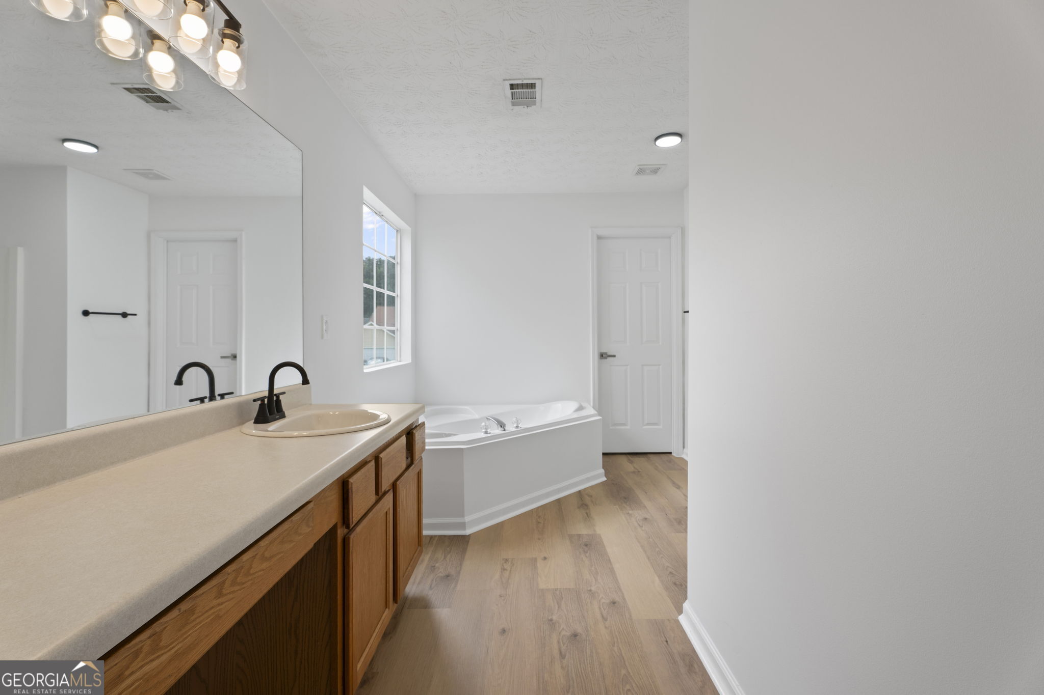 1470 Lafayette Square Property Photo 28