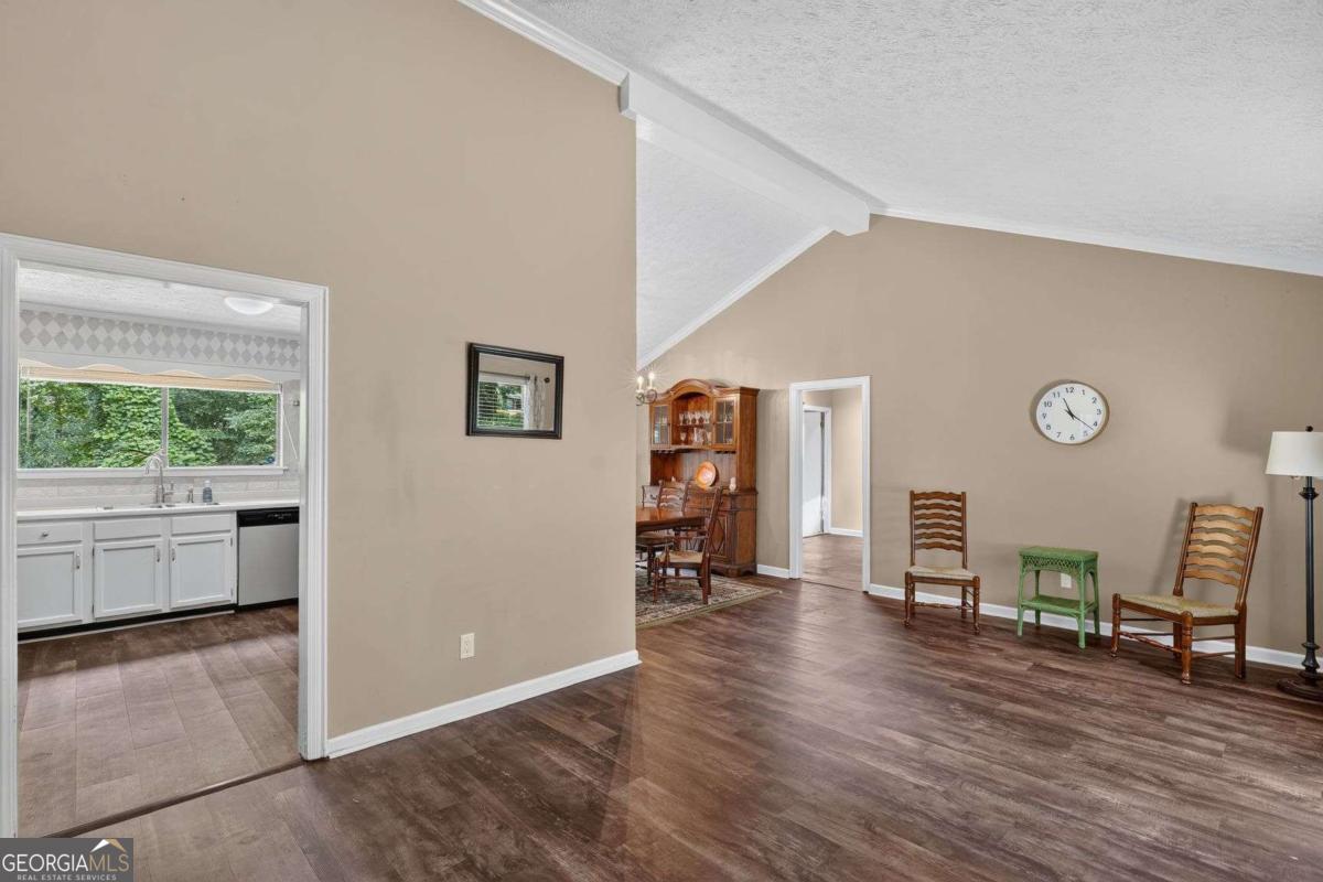 9640 Pine Thicket Way Property Photo 4