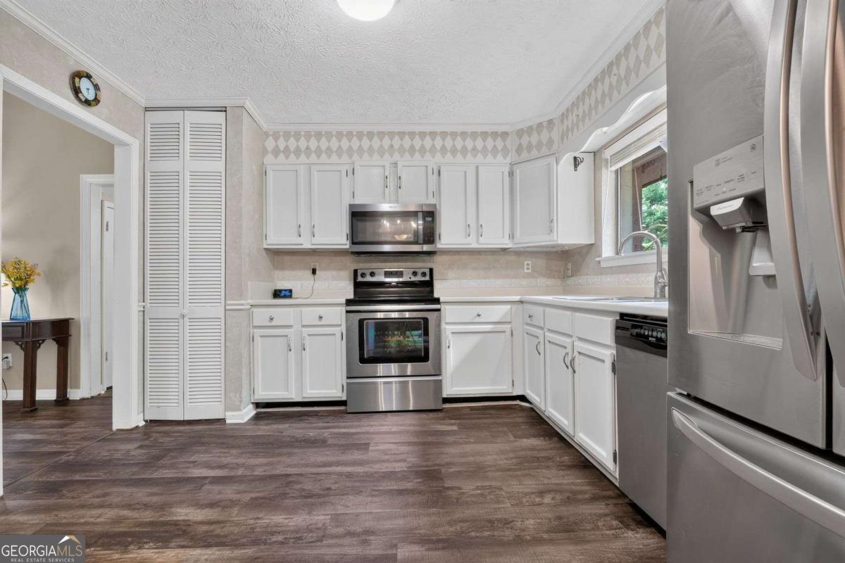 9640 Pine Thicket Way Property Photo 6
