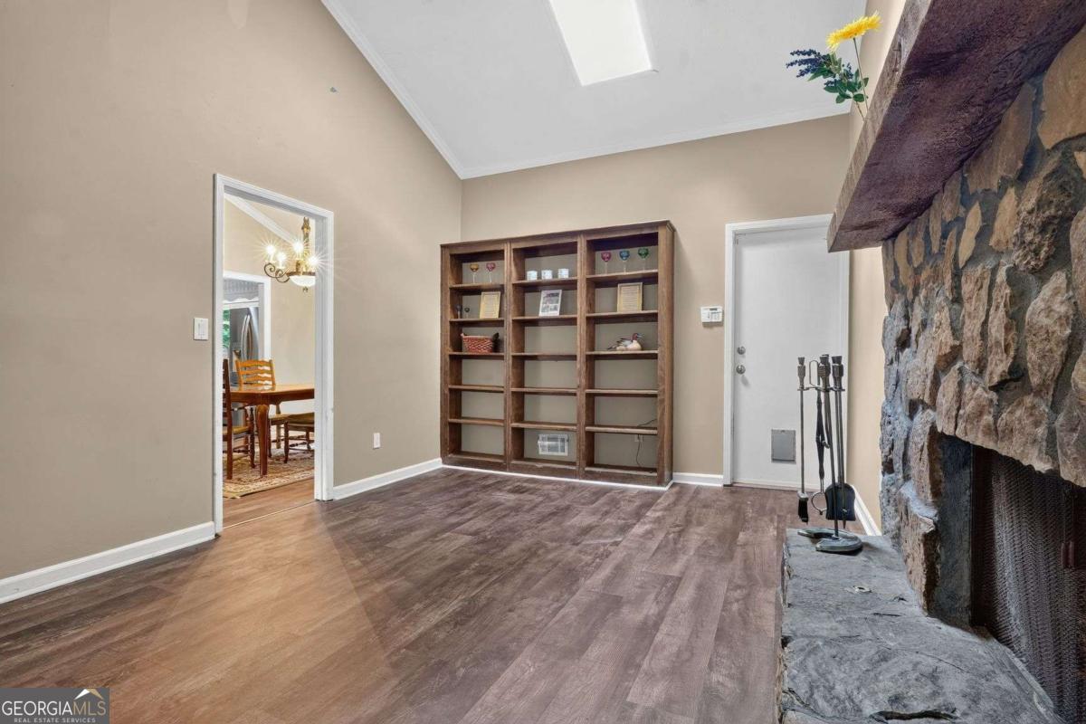 9640 Pine Thicket Way Property Photo 12