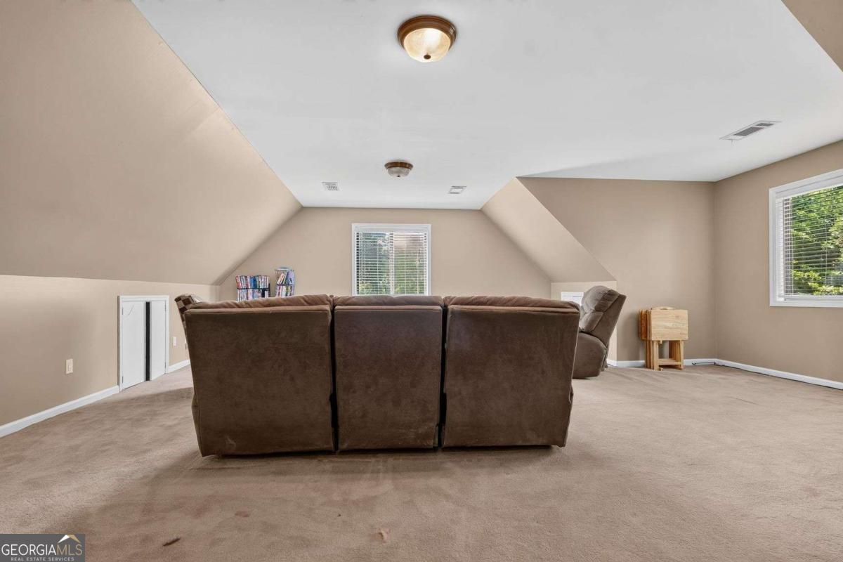 9640 Pine Thicket Way Property Photo 14