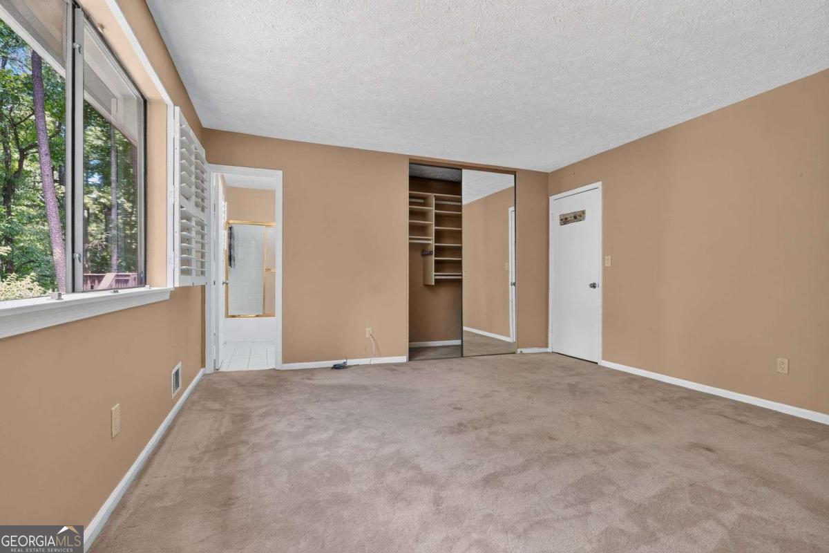 9640 Pine Thicket Way Property Photo 16