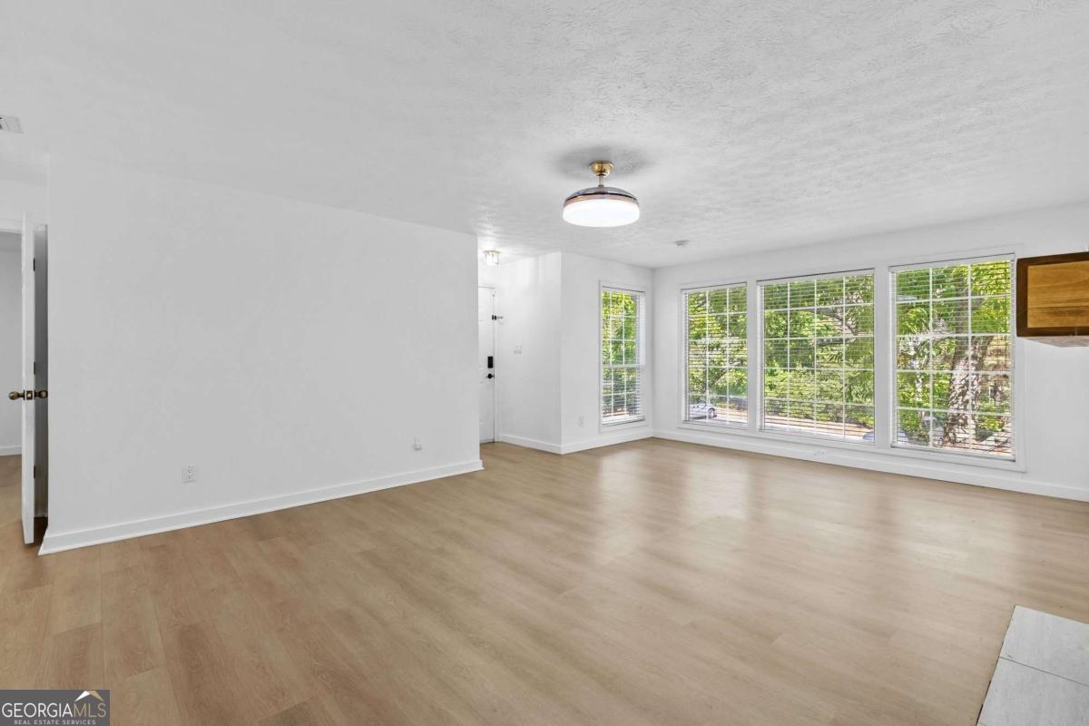 204 Berkeley Woods Drive Property Photo 5