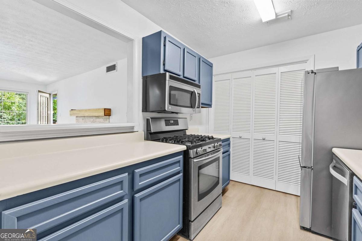 204 Berkeley Woods Drive Property Photo 8