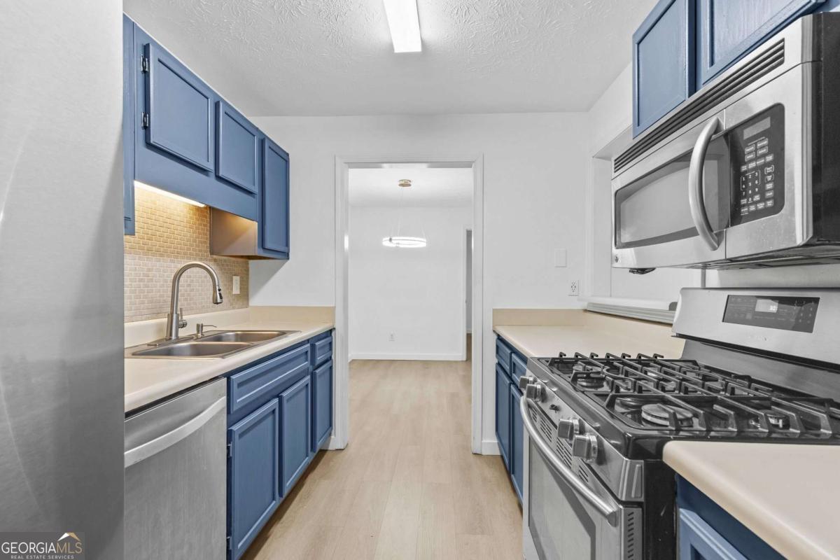 204 Berkeley Woods Drive Property Photo 9
